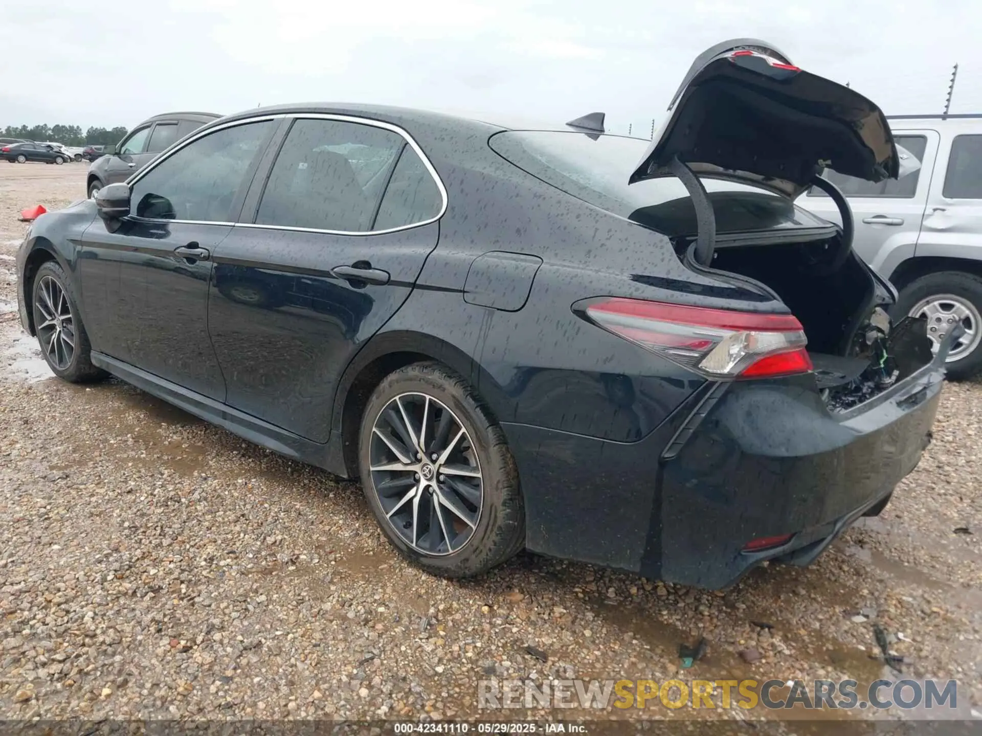 3 Photograph of a damaged car 4T1G11AK1MU517769 TOYOTA CAMRY 2021