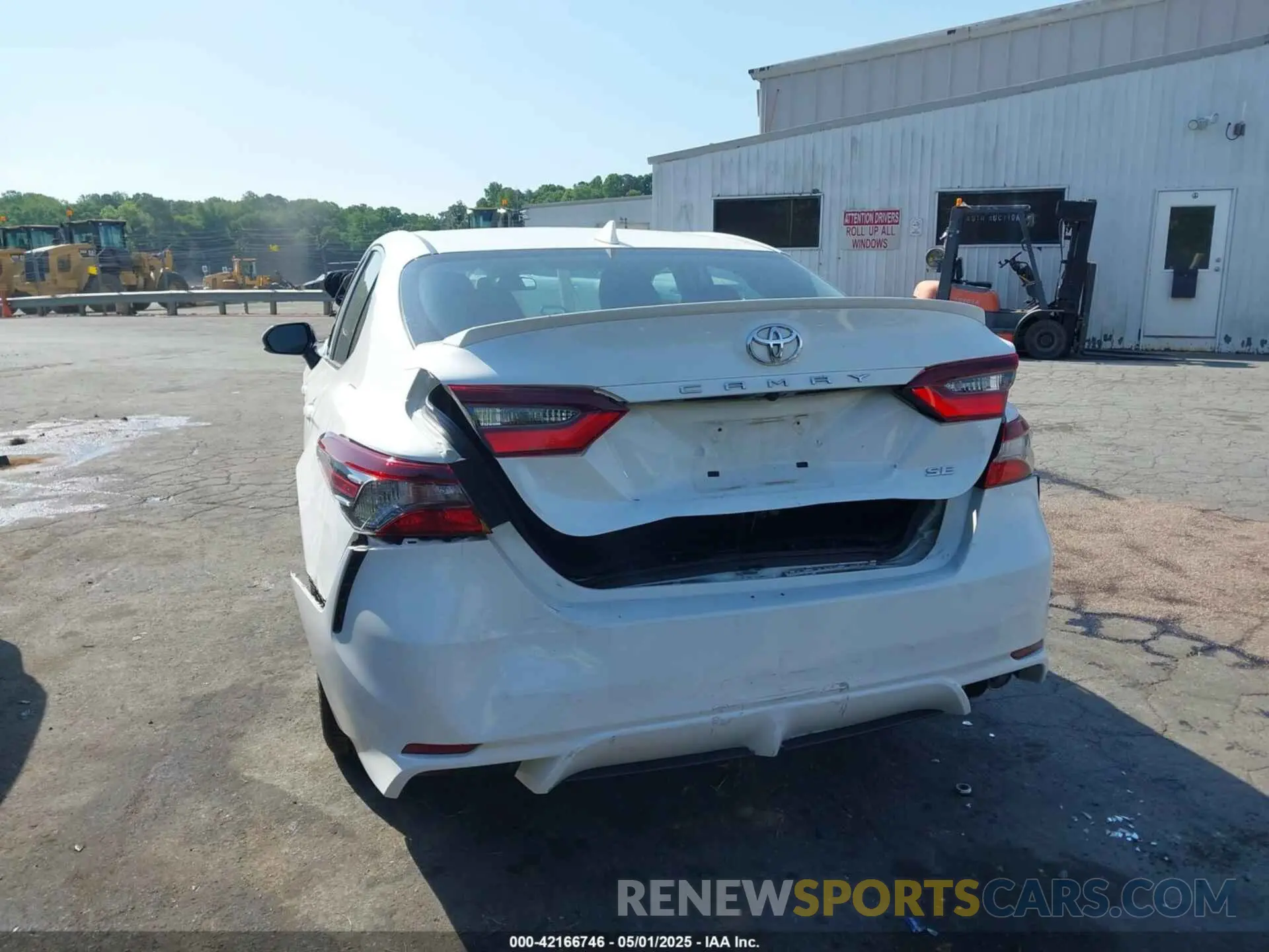 16 Photograph of a damaged car 4T1G11AK1MU520168 TOYOTA CAMRY 2021