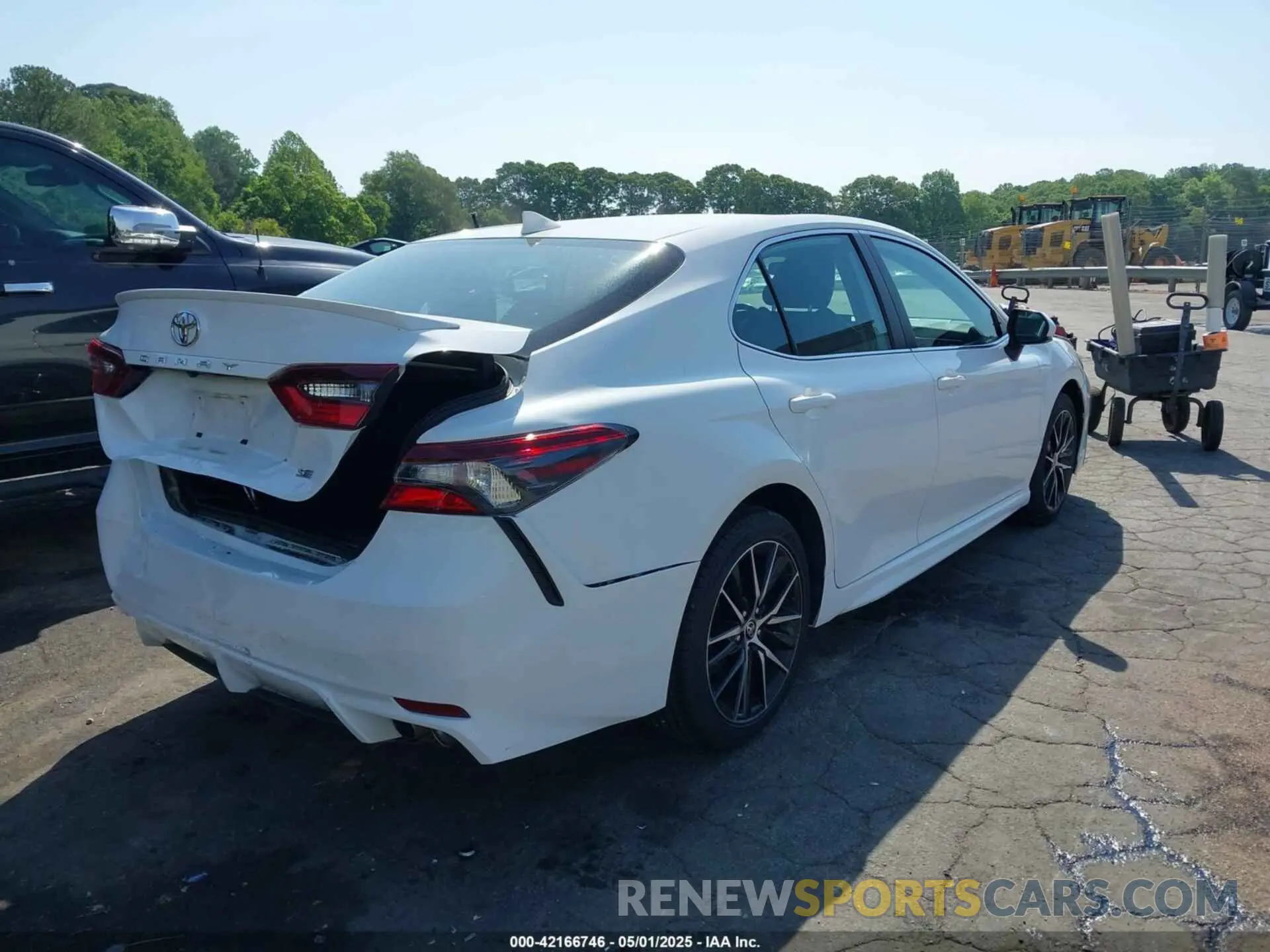 4 Photograph of a damaged car 4T1G11AK1MU520168 TOYOTA CAMRY 2021