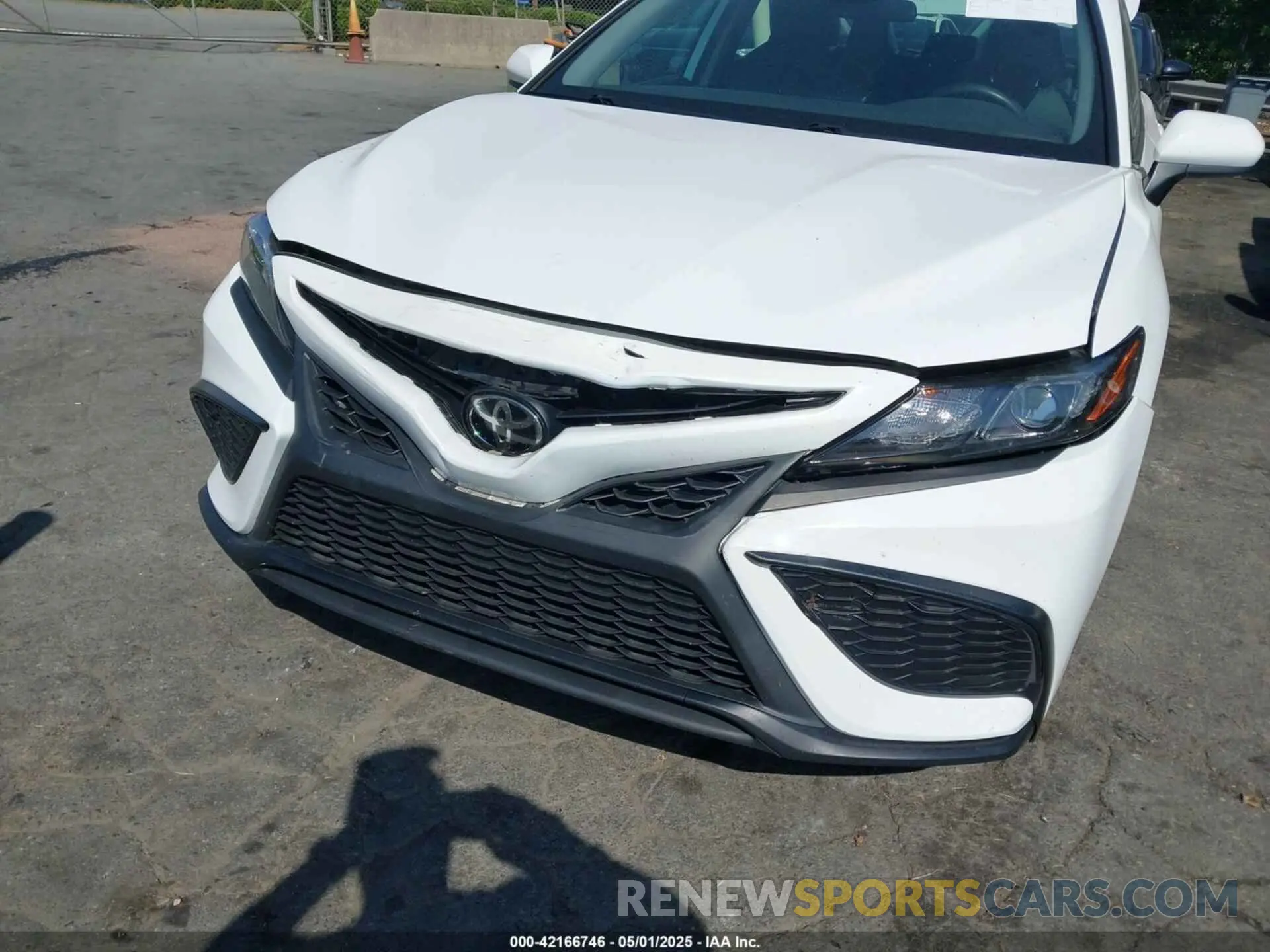 6 Photograph of a damaged car 4T1G11AK1MU520168 TOYOTA CAMRY 2021