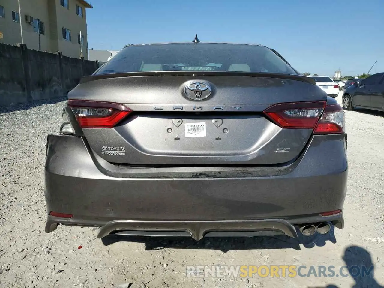 6 Photograph of a damaged car 4T1G11AK1MU524513 TOYOTA CAMRY 2021