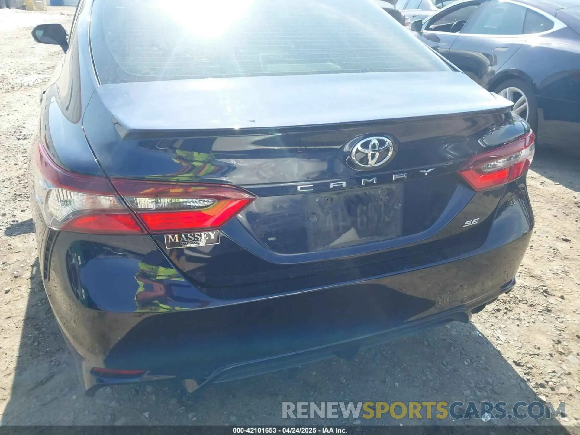 17 Photograph of a damaged car 4T1G11AK1MU525760 TOYOTA CAMRY 2021