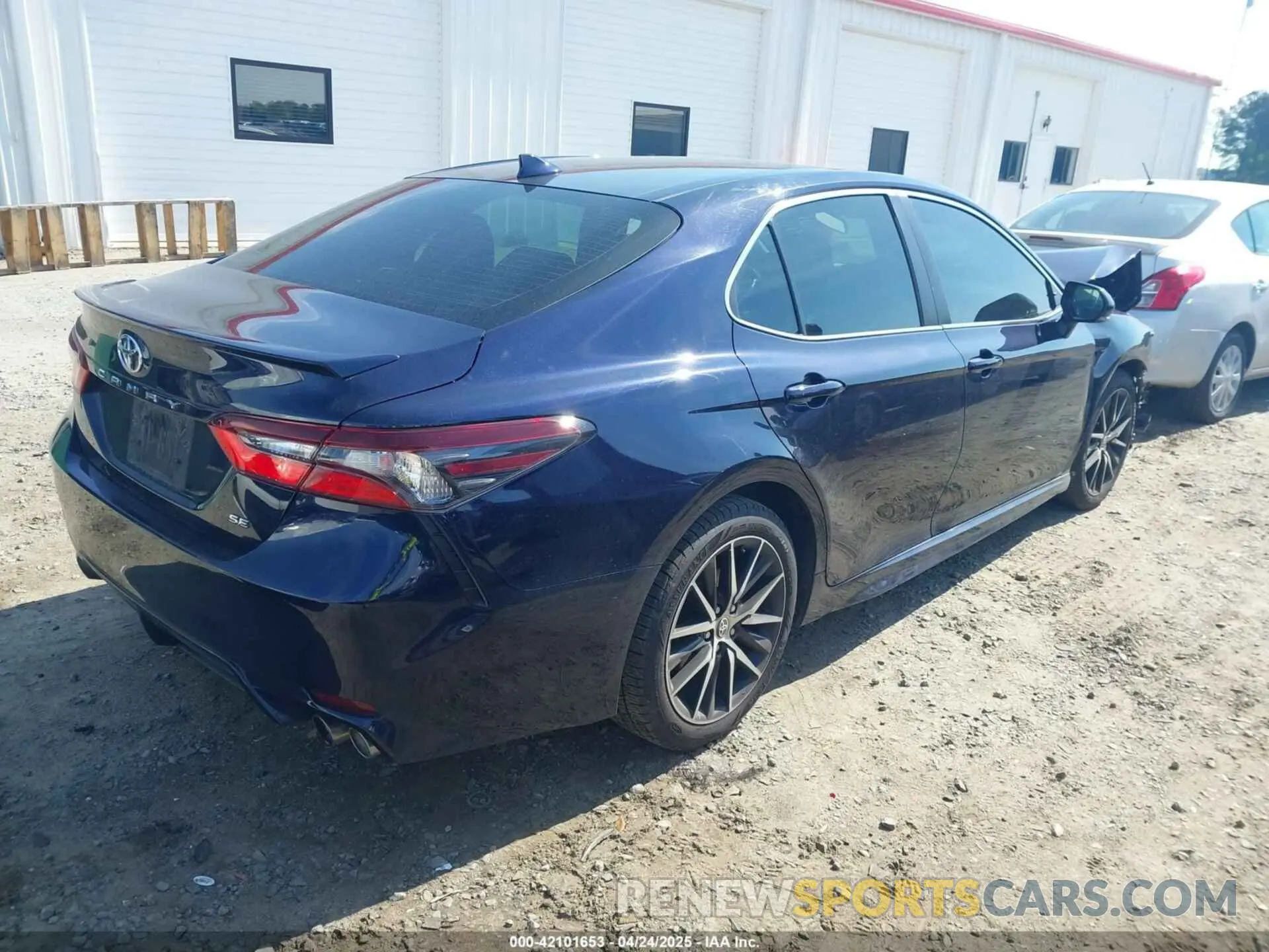 4 Photograph of a damaged car 4T1G11AK1MU525760 TOYOTA CAMRY 2021