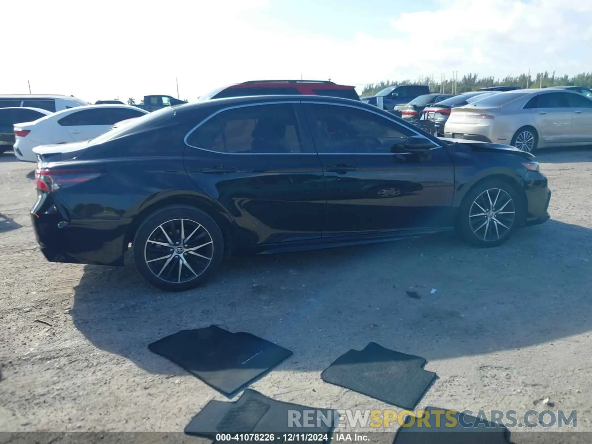 4 Photograph of a damaged car 4T1G11AK1MU544647 TOYOTA CAMRY 2021