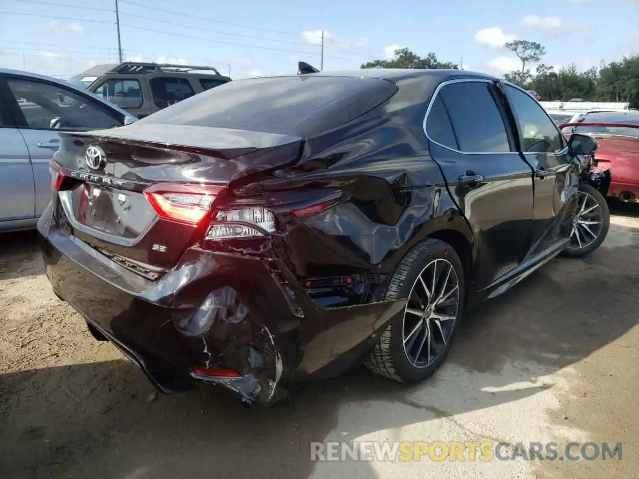 4 Photograph of a damaged car 4T1G11AK1MU561478 TOYOTA CAMRY 2021