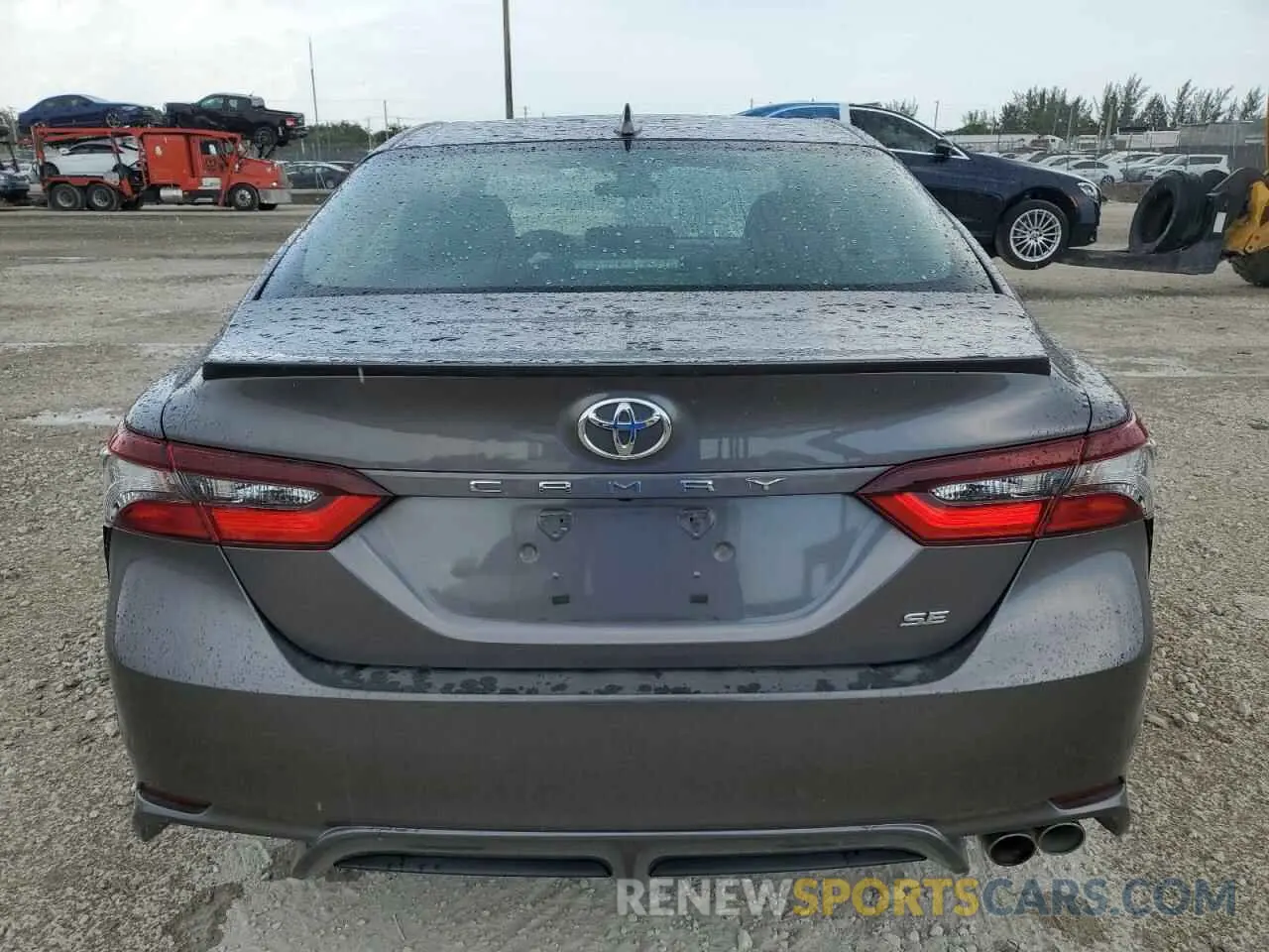 6 Photograph of a damaged car 4T1G11AK1MU587255 TOYOTA CAMRY 2021