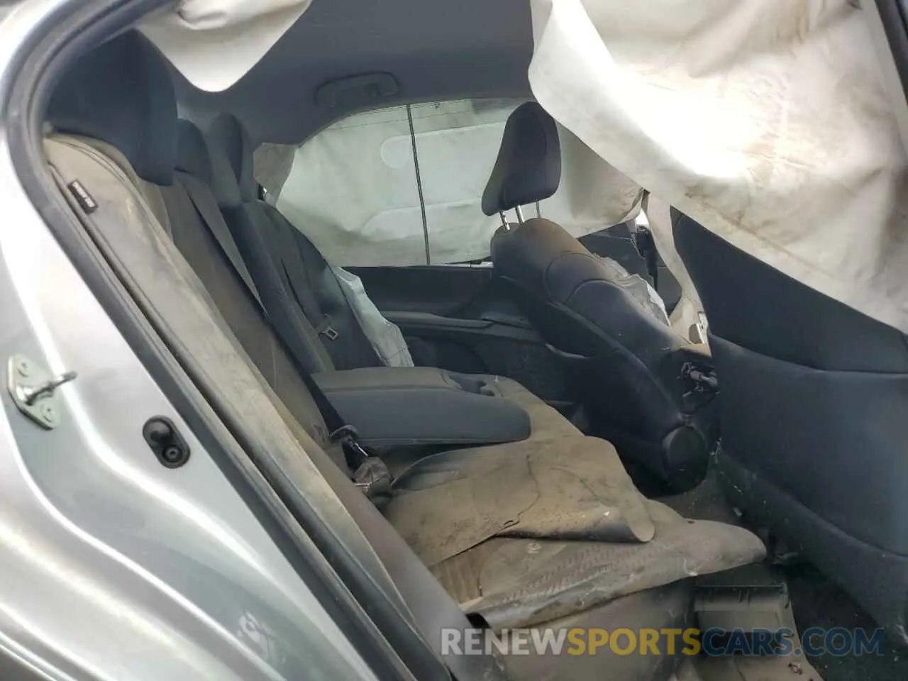 10 Photograph of a damaged car 4T1G11AK2MU406034 TOYOTA CAMRY 2021