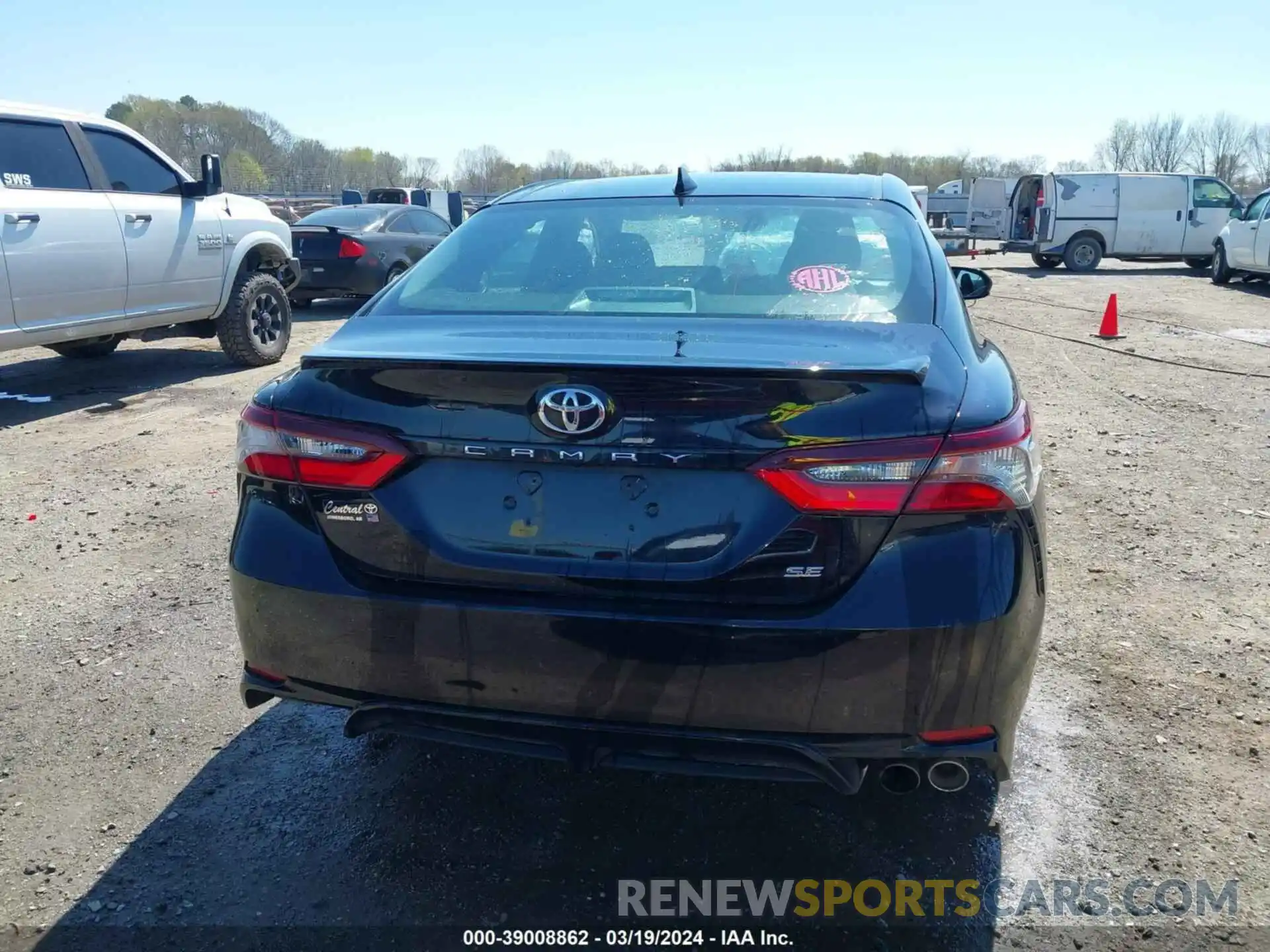 16 Photograph of a damaged car 4T1G11AK2MU415848 TOYOTA CAMRY 2021