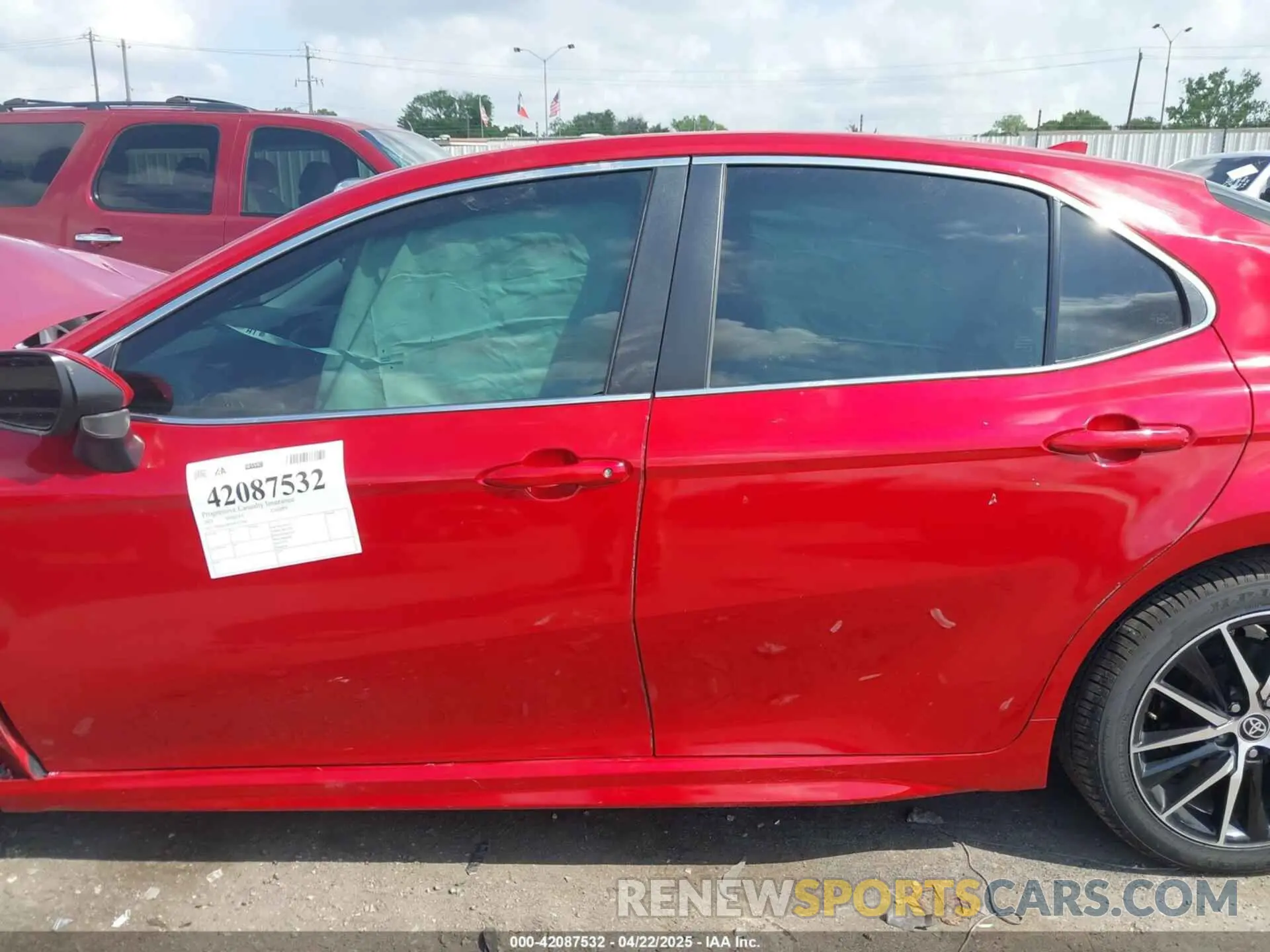 14 Photograph of a damaged car 4T1G11AK2MU417082 TOYOTA CAMRY 2021