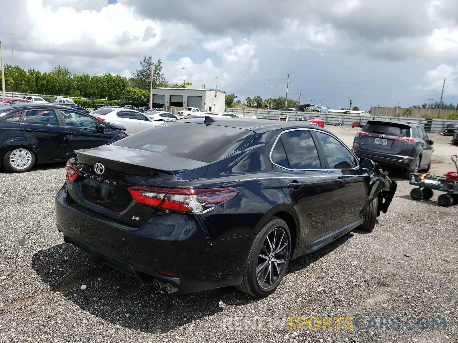 4 Photograph of a damaged car 4T1G11AK2MU450891 TOYOTA CAMRY 2021