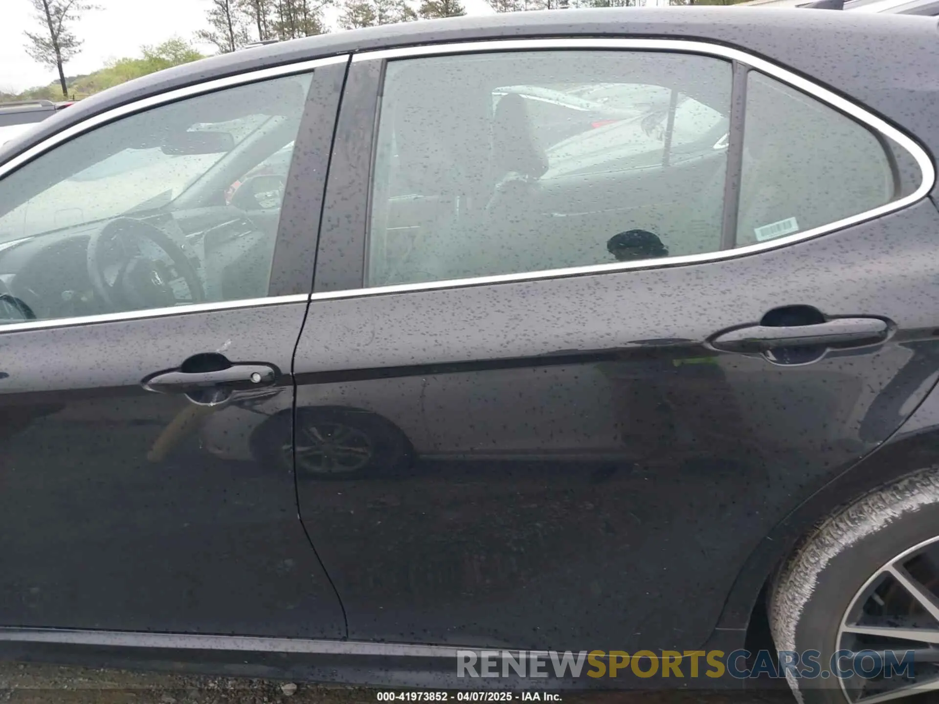14 Photograph of a damaged car 4T1G11AK2MU456447 TOYOTA CAMRY 2021