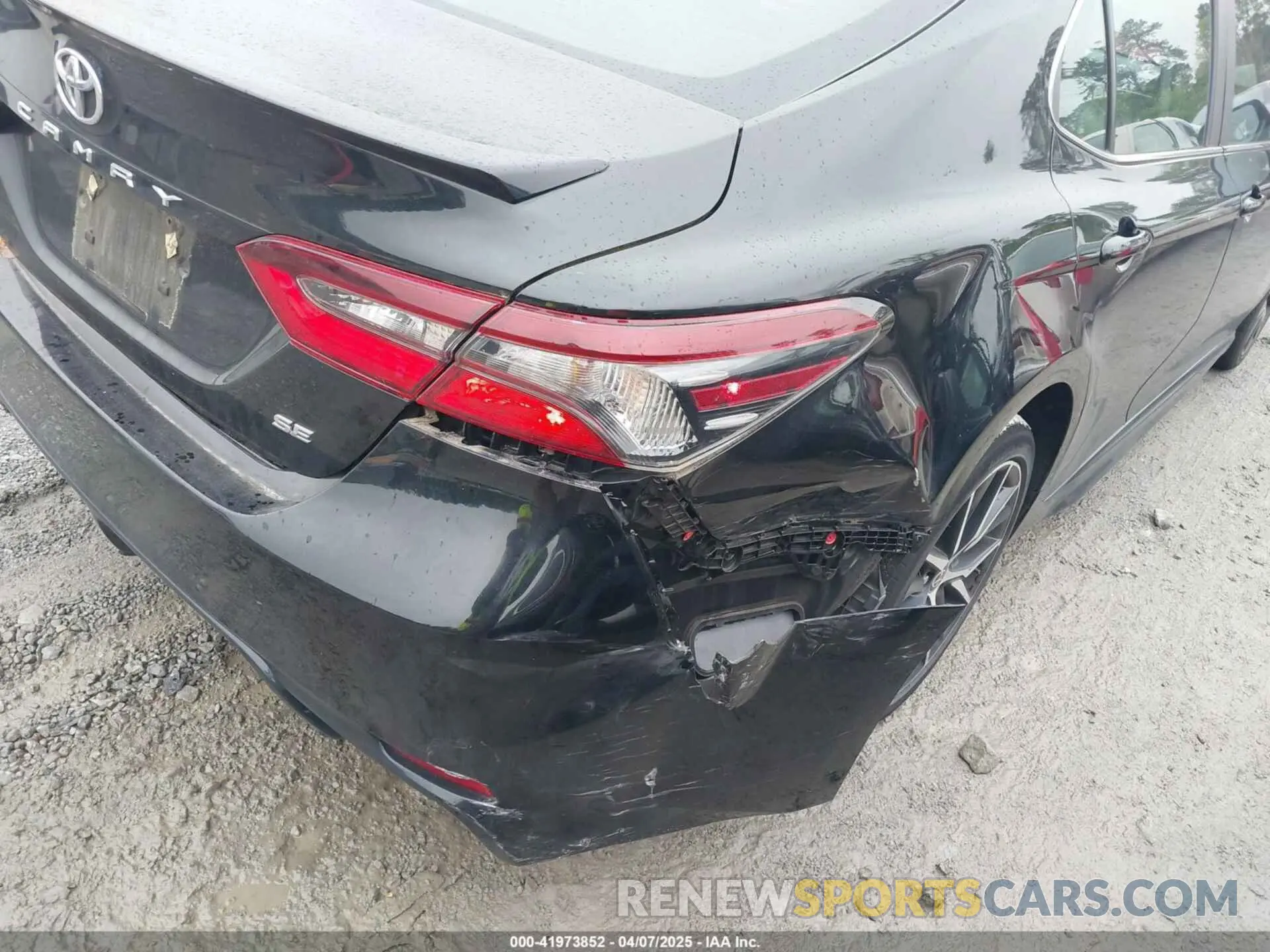 6 Photograph of a damaged car 4T1G11AK2MU456447 TOYOTA CAMRY 2021