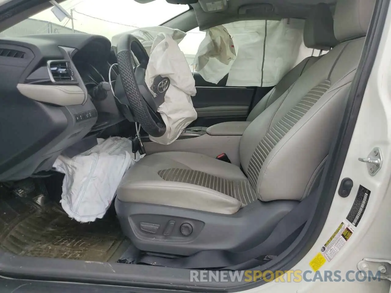 7 Photograph of a damaged car 4T1G11AK2MU484894 TOYOTA CAMRY 2021