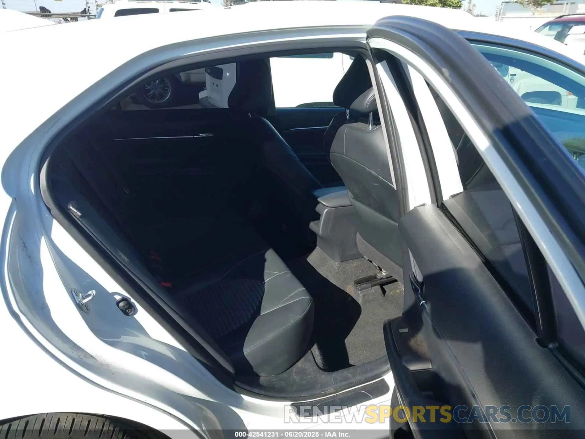 8 Photograph of a damaged car 4T1G11AK2MU488198 TOYOTA CAMRY 2021