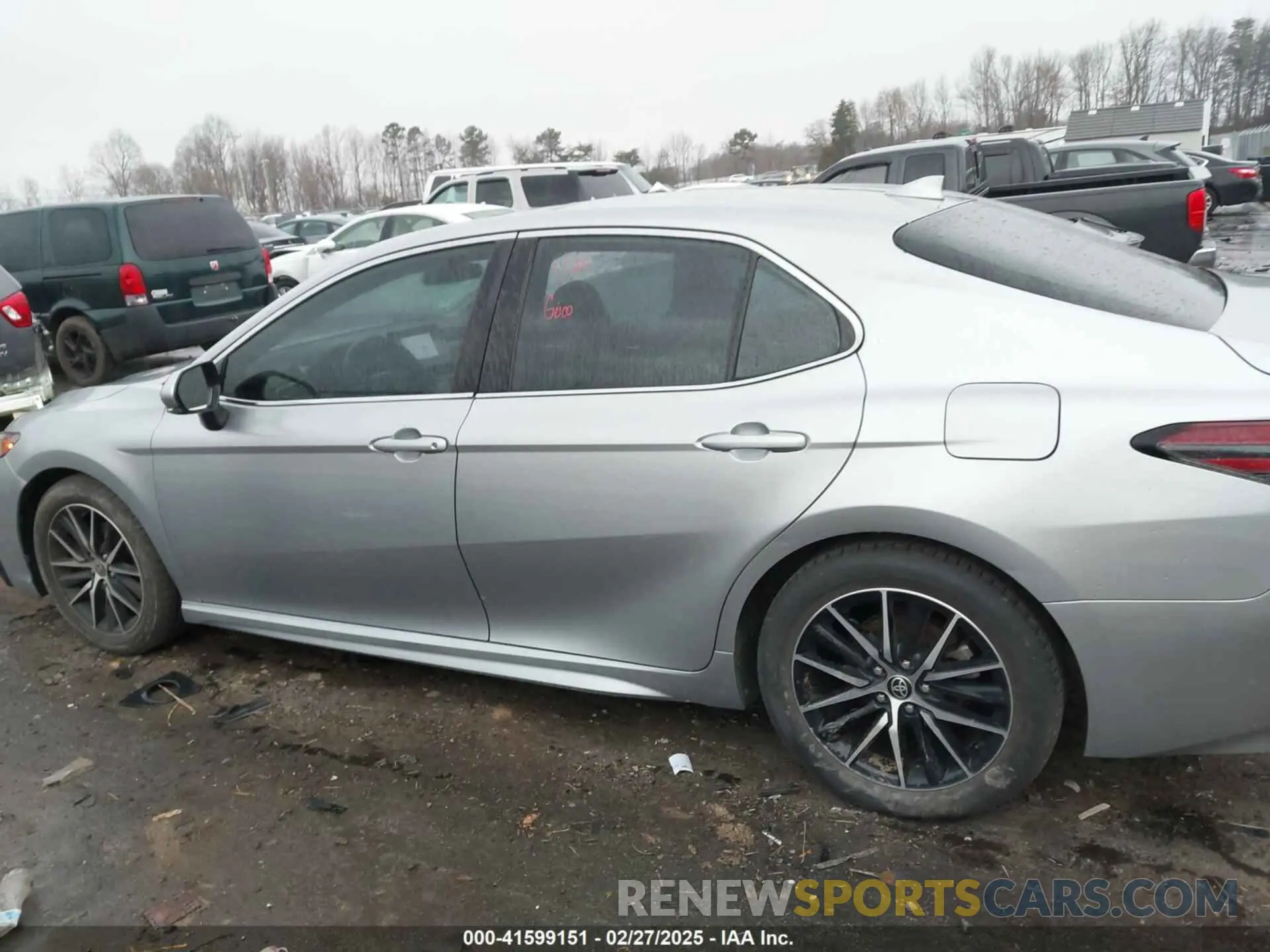 14 Photograph of a damaged car 4T1G11AK2MU530613 TOYOTA CAMRY 2021