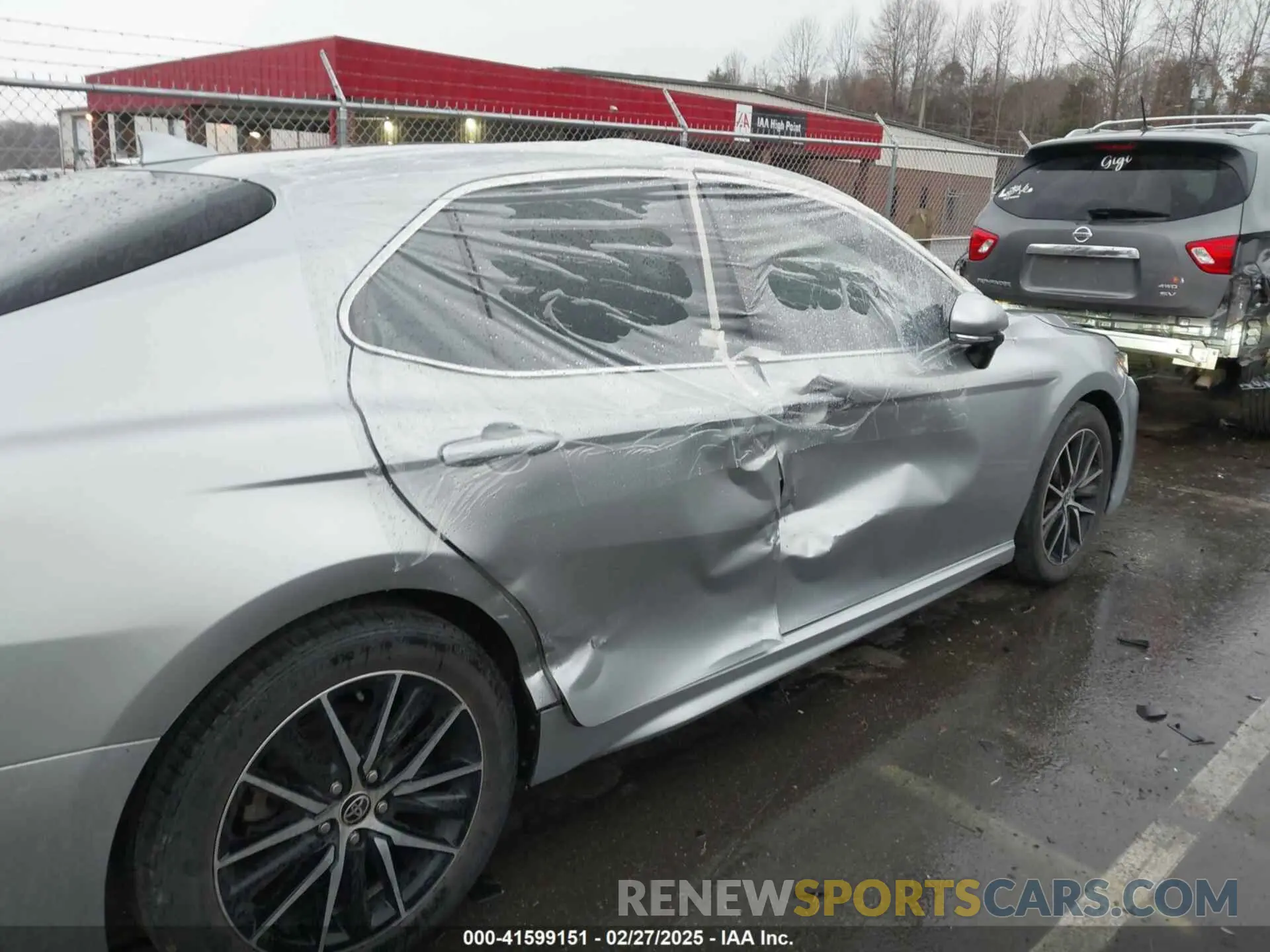 17 Photograph of a damaged car 4T1G11AK2MU530613 TOYOTA CAMRY 2021