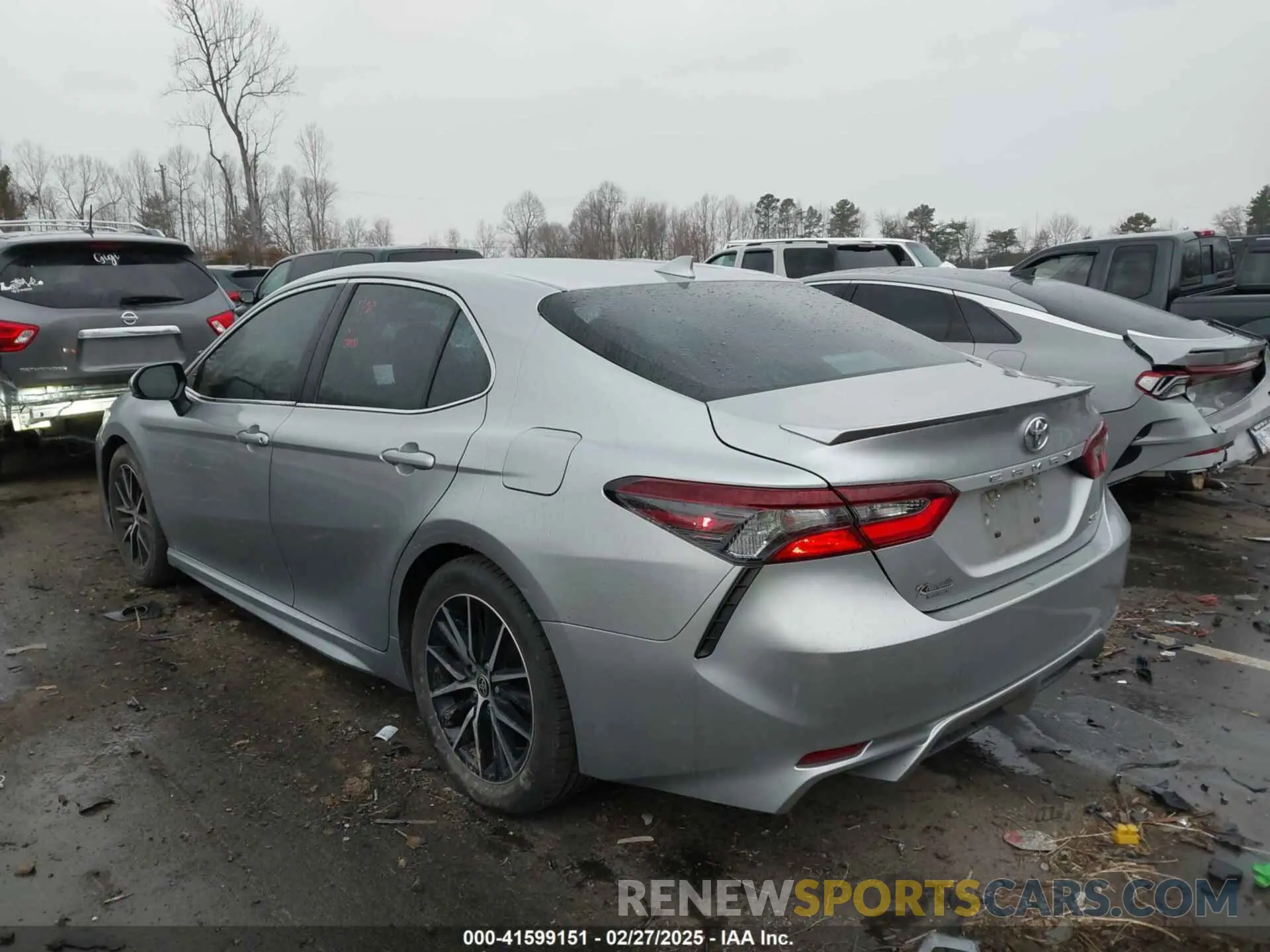 3 Photograph of a damaged car 4T1G11AK2MU530613 TOYOTA CAMRY 2021