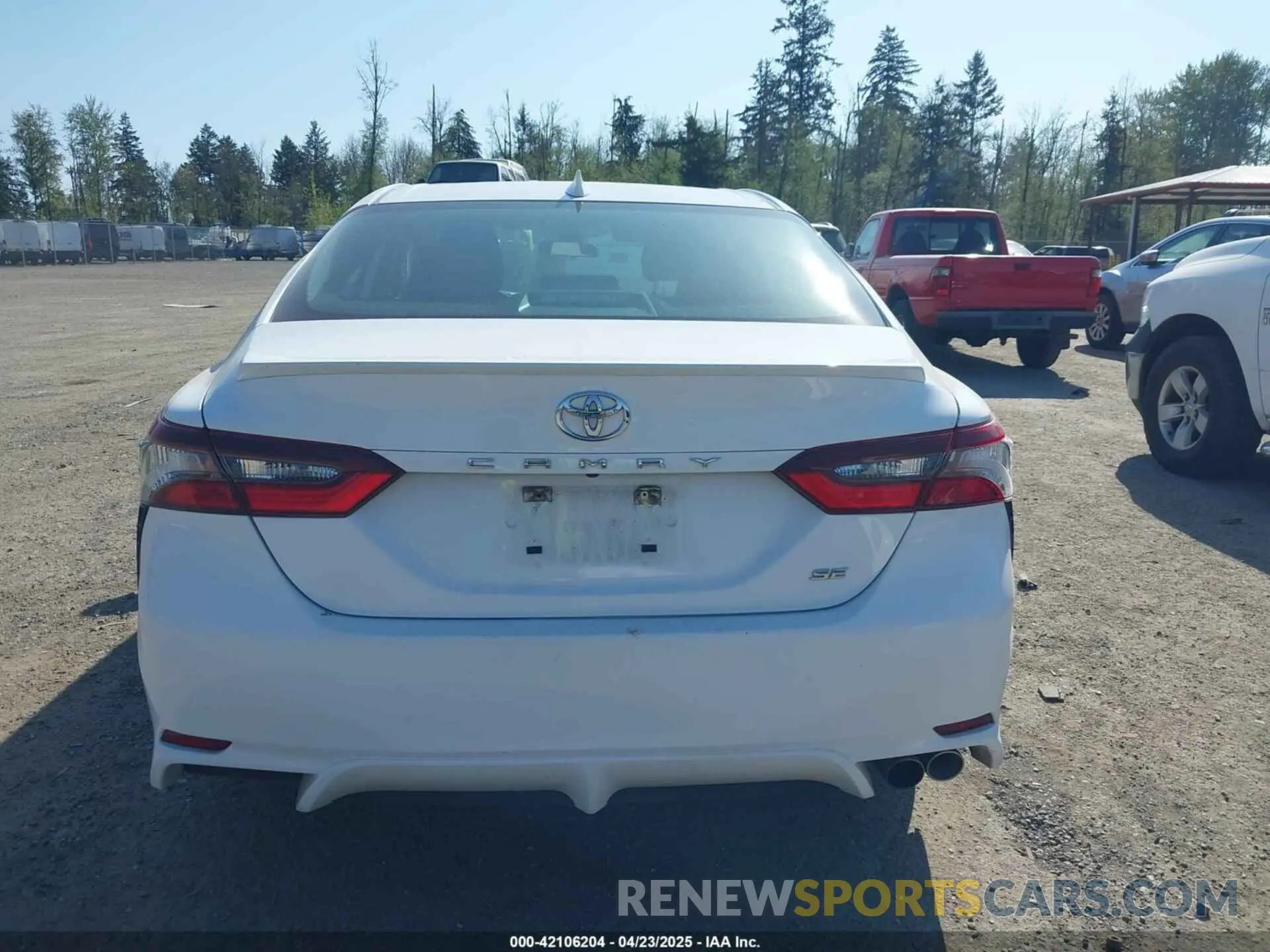 17 Photograph of a damaged car 4T1G11AK2MU547086 TOYOTA CAMRY 2021