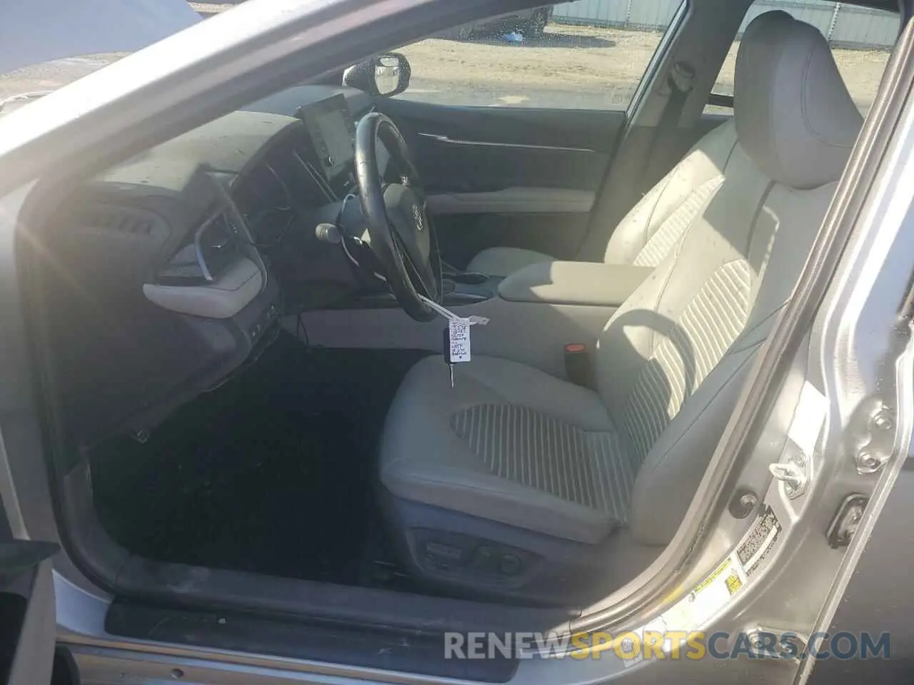 7 Photograph of a damaged car 4T1G11AK2MU552935 TOYOTA CAMRY 2021
