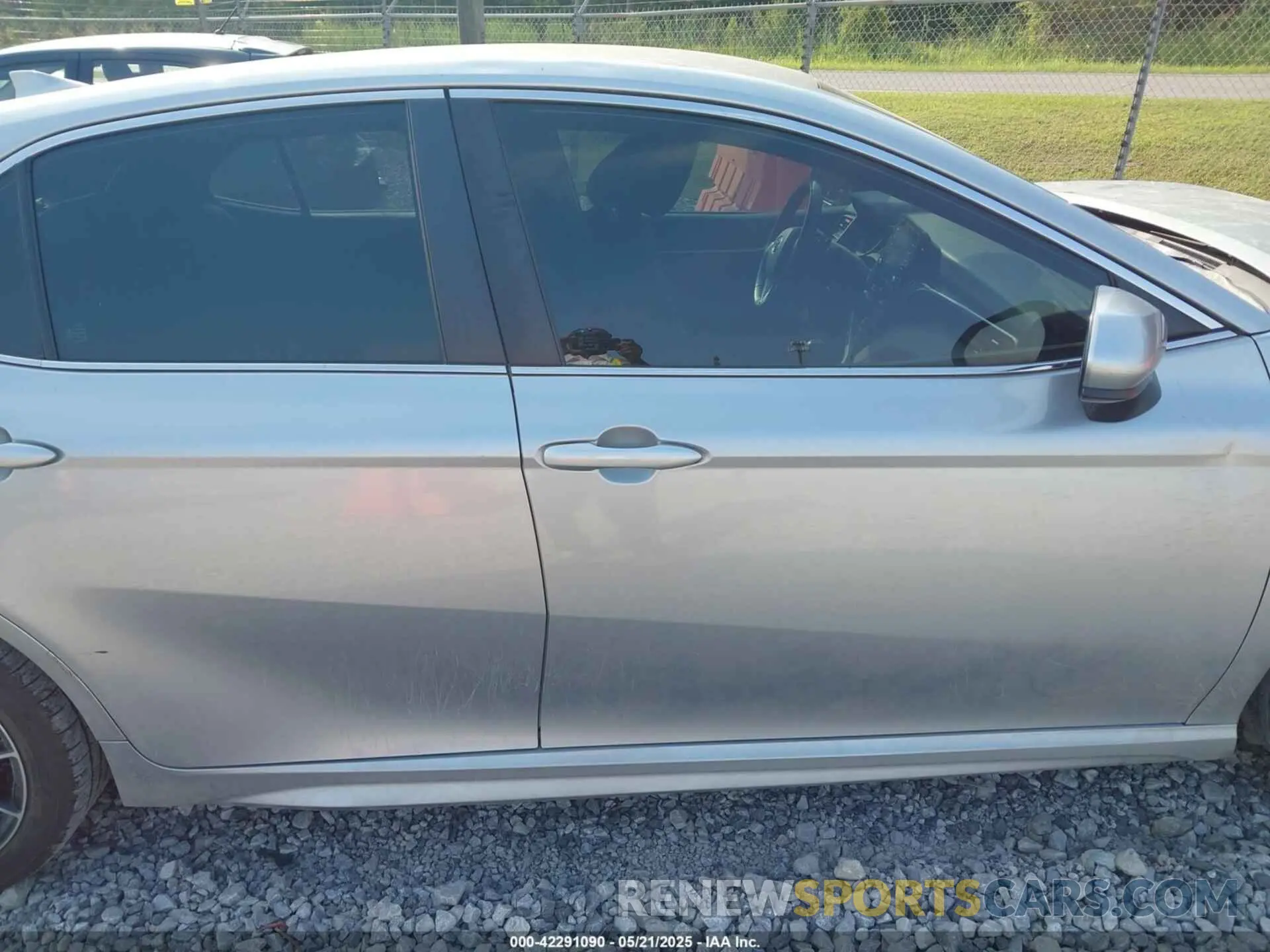 14 Photograph of a damaged car 4T1G11AK2MU556919 TOYOTA CAMRY 2021