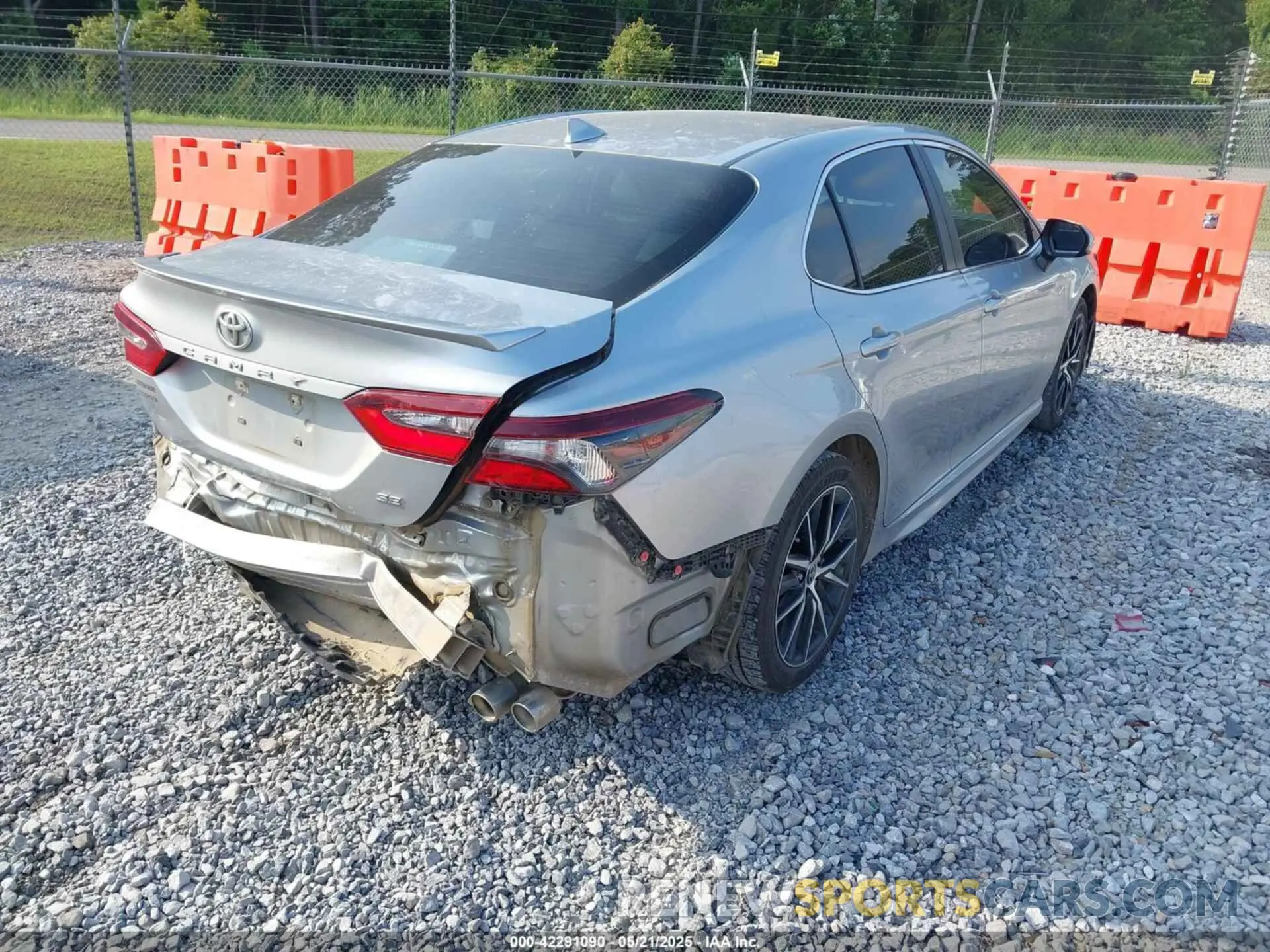 4 Photograph of a damaged car 4T1G11AK2MU556919 TOYOTA CAMRY 2021