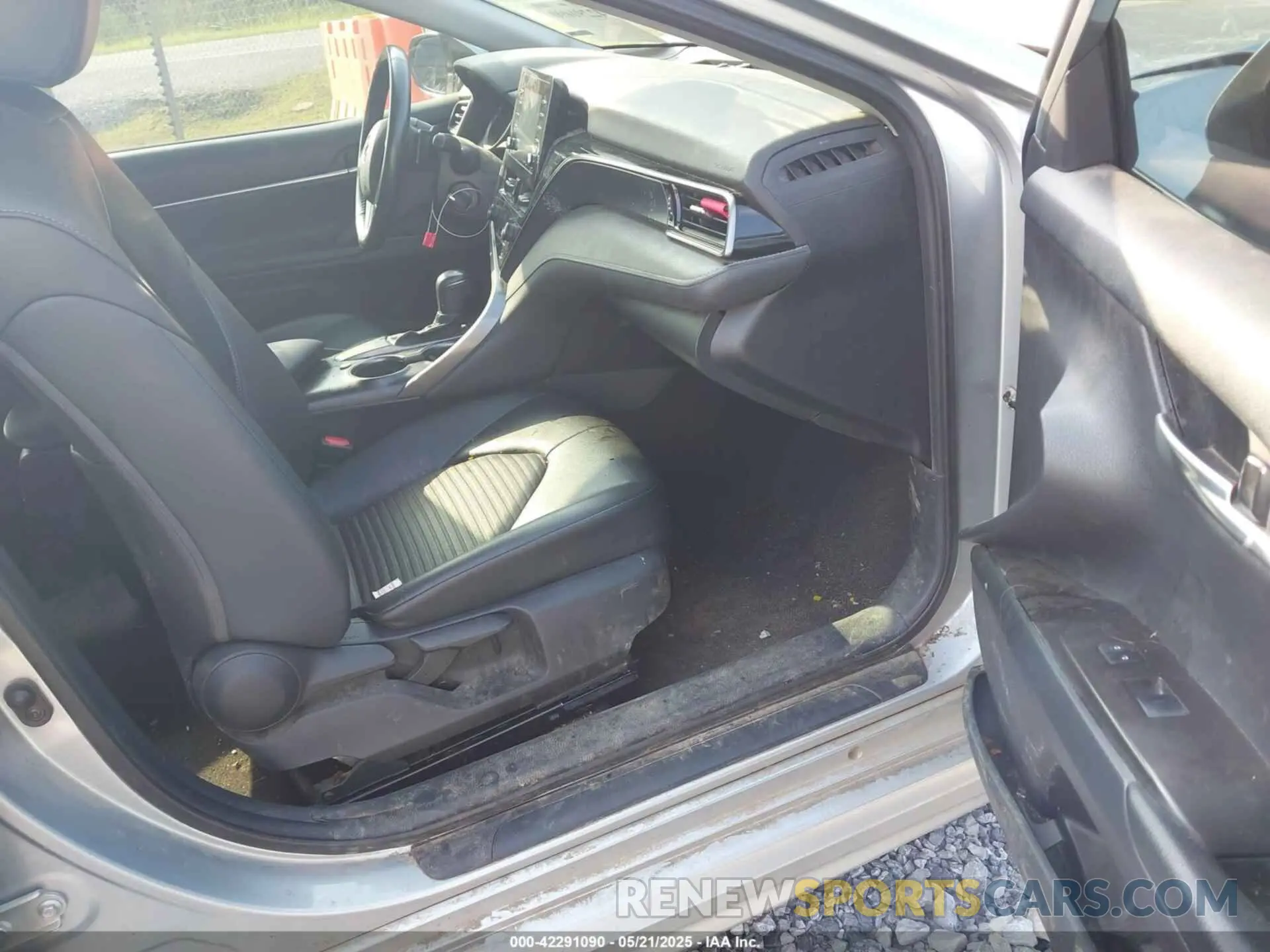 5 Photograph of a damaged car 4T1G11AK2MU556919 TOYOTA CAMRY 2021