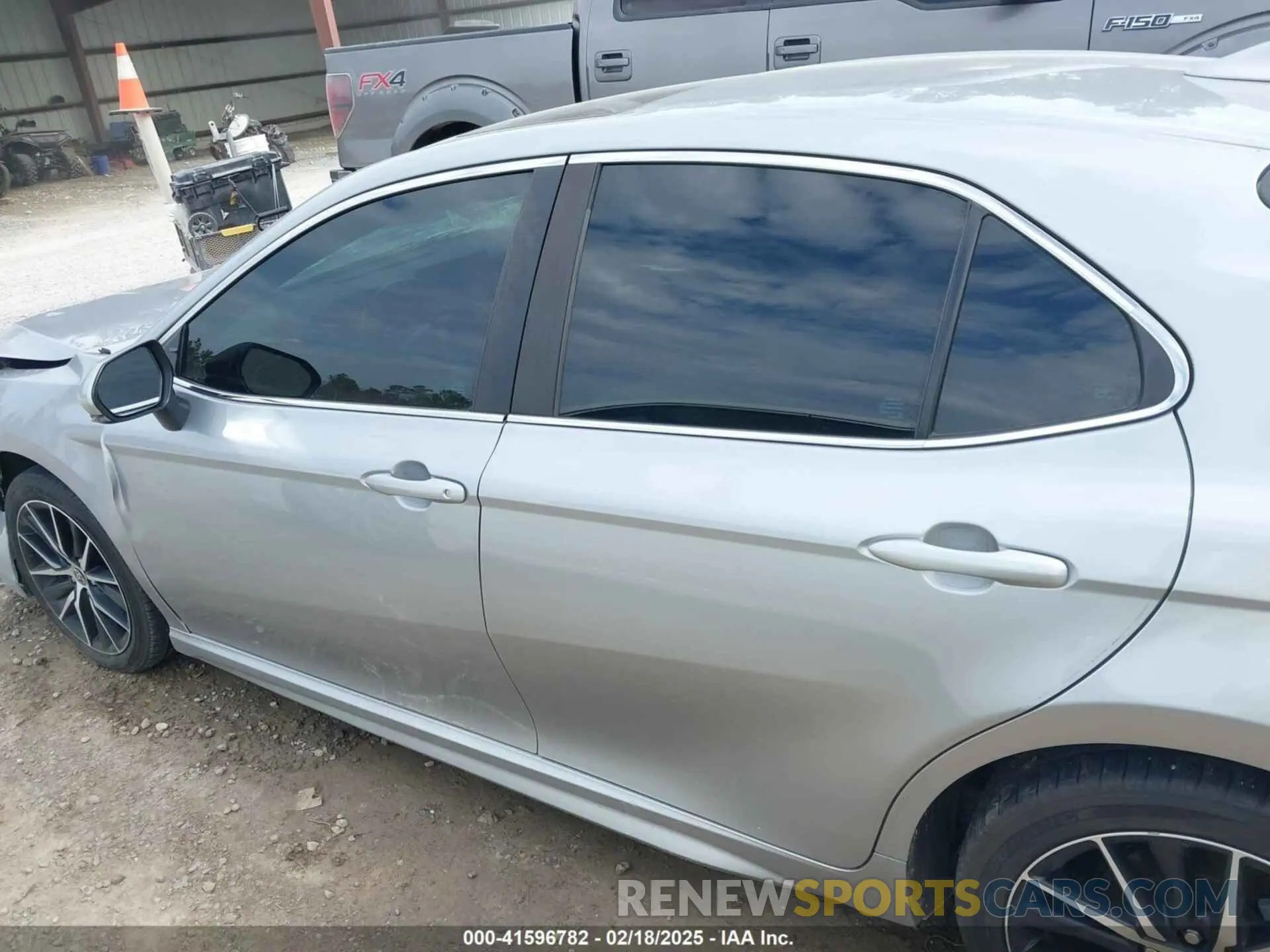 14 Photograph of a damaged car 4T1G11AK2MU559612 TOYOTA CAMRY 2021