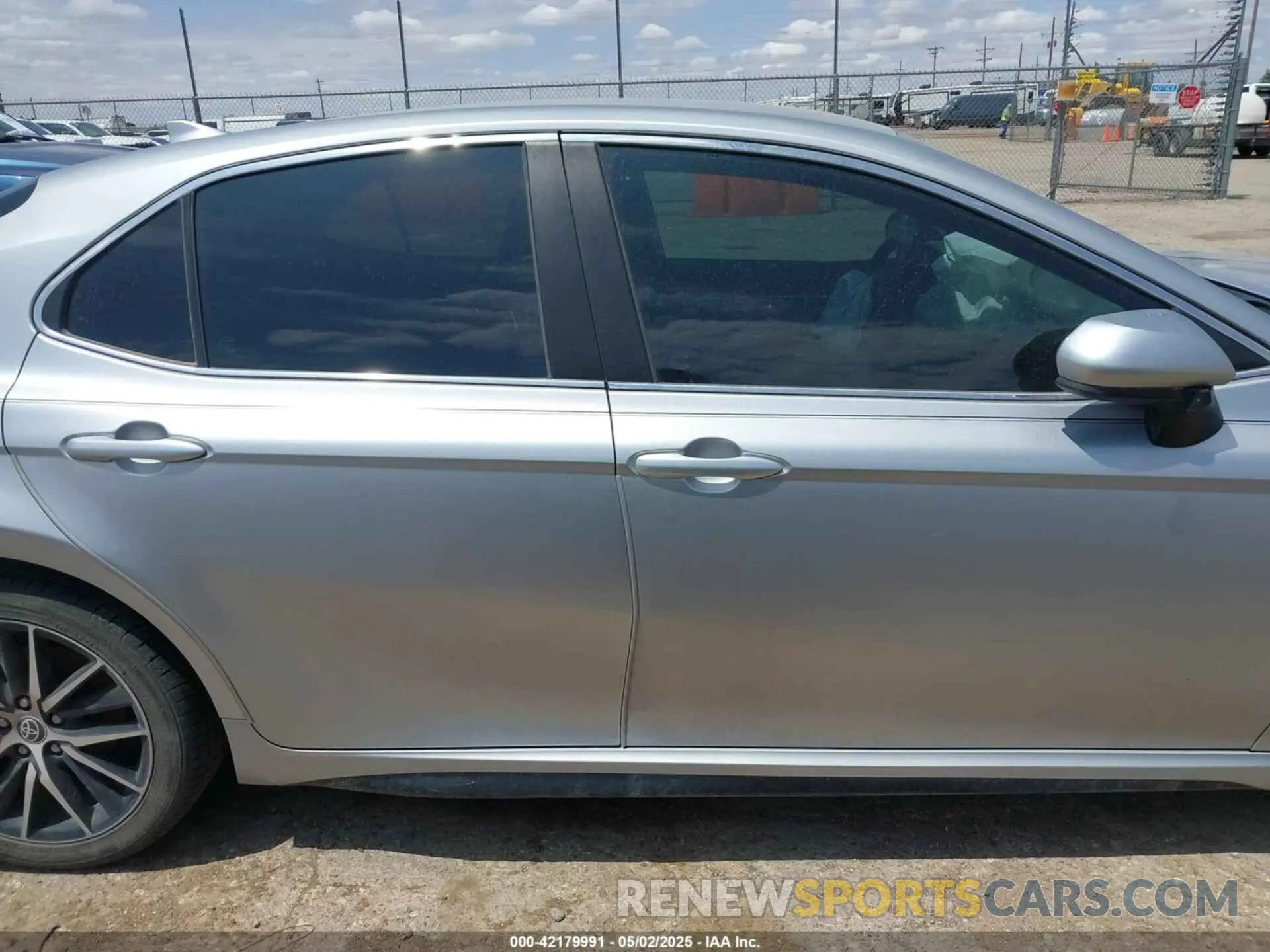 14 Photograph of a damaged car 4T1G11AK2MU578354 TOYOTA CAMRY 2021