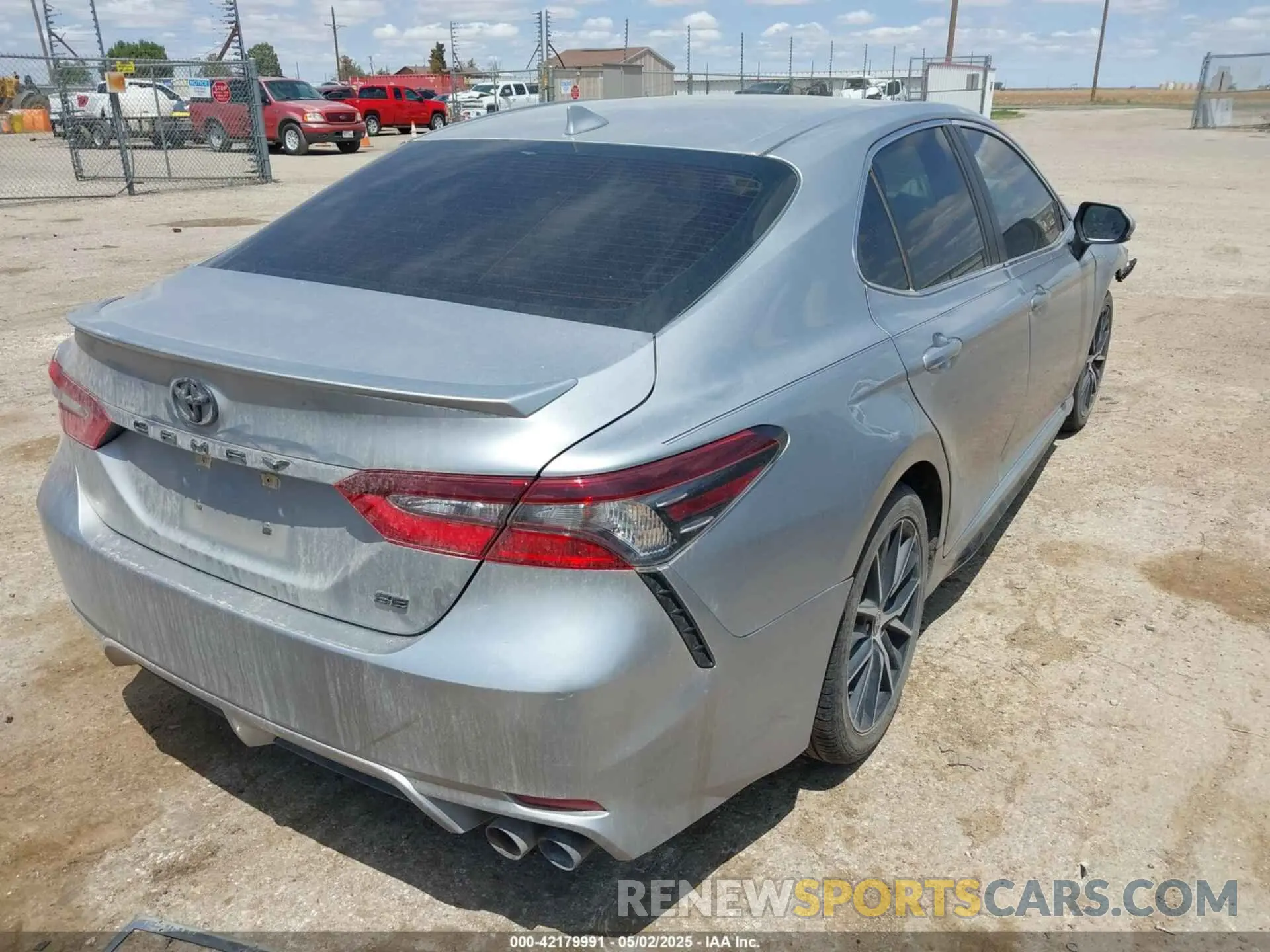 4 Photograph of a damaged car 4T1G11AK2MU578354 TOYOTA CAMRY 2021