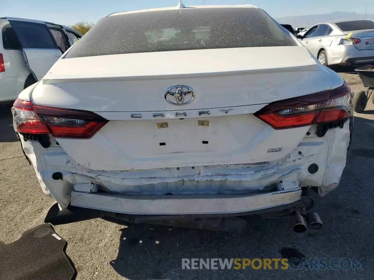 6 Photograph of a damaged car 4T1G11AK2MU580668 TOYOTA CAMRY 2021
