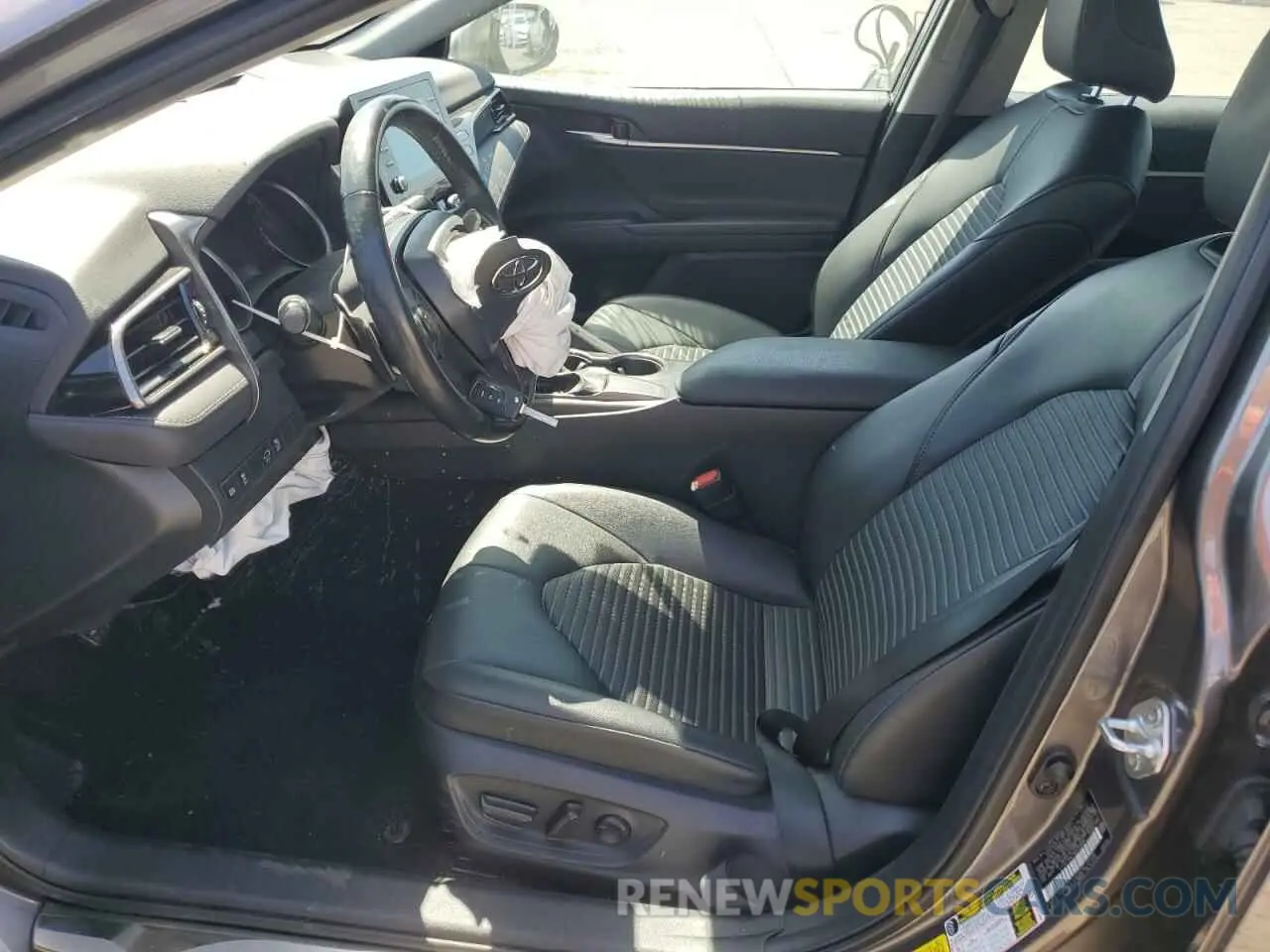 7 Photograph of a damaged car 4T1G11AK2MU600899 TOYOTA CAMRY 2021