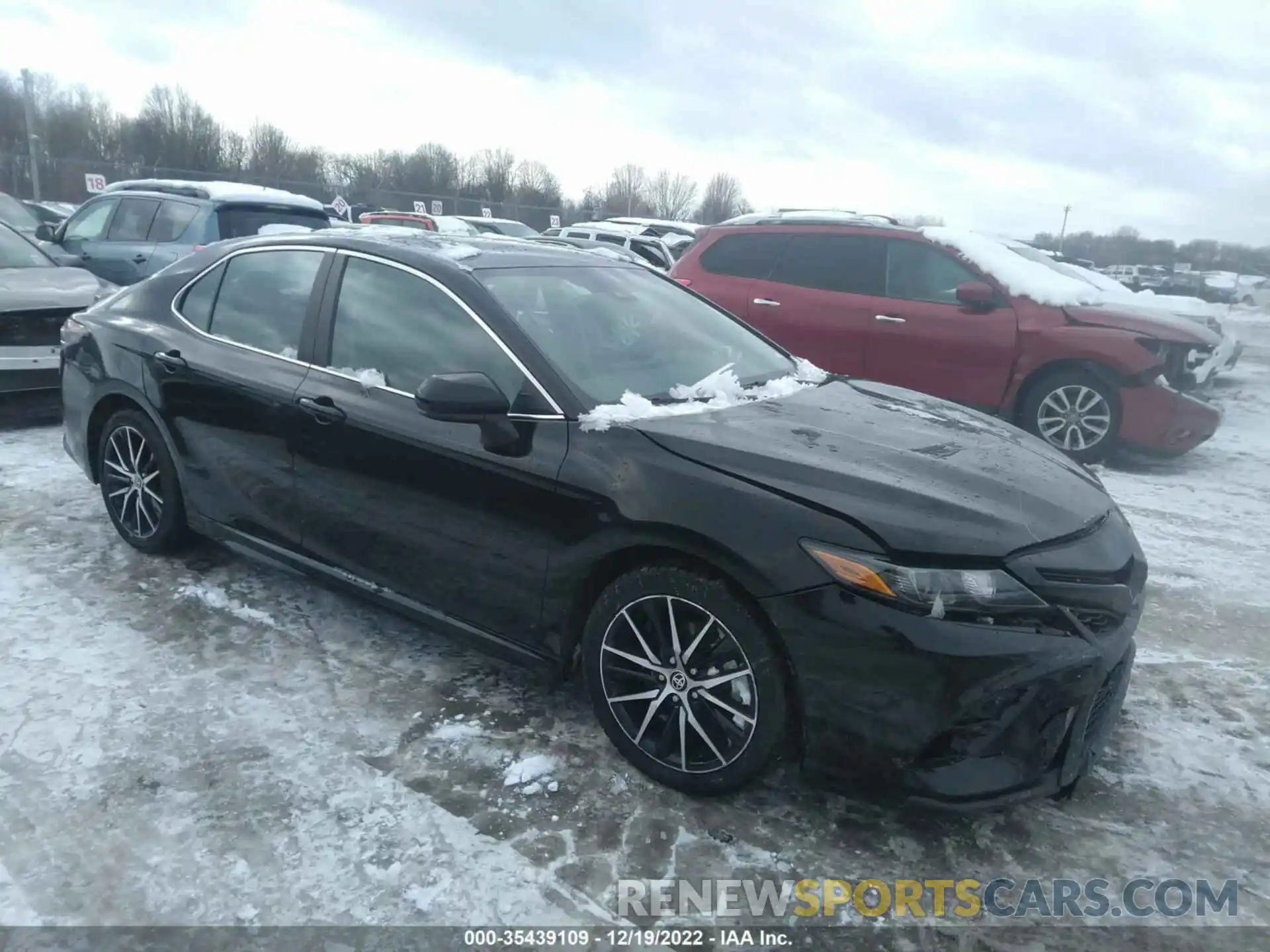 1 Photograph of a damaged car 4T1G11AK3MU415356 TOYOTA CAMRY 2021