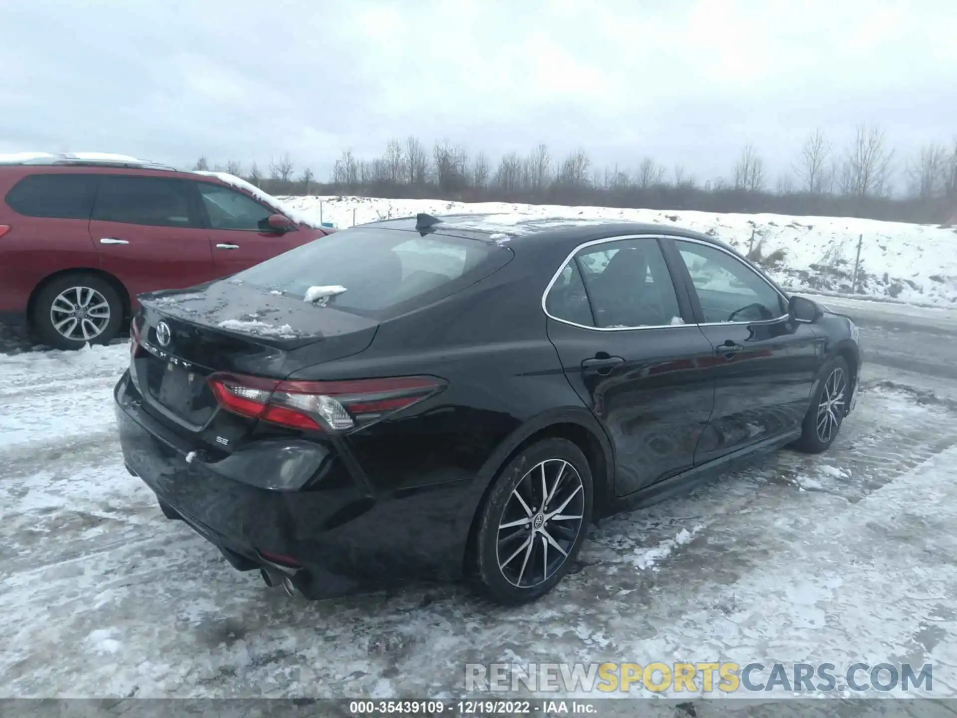 4 Photograph of a damaged car 4T1G11AK3MU415356 TOYOTA CAMRY 2021