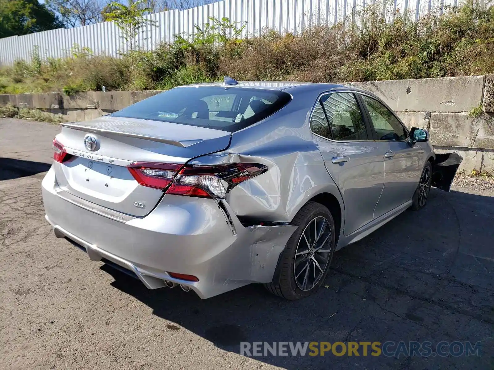 4 Photograph of a damaged car 4T1G11AK3MU422808 TOYOTA CAMRY 2021