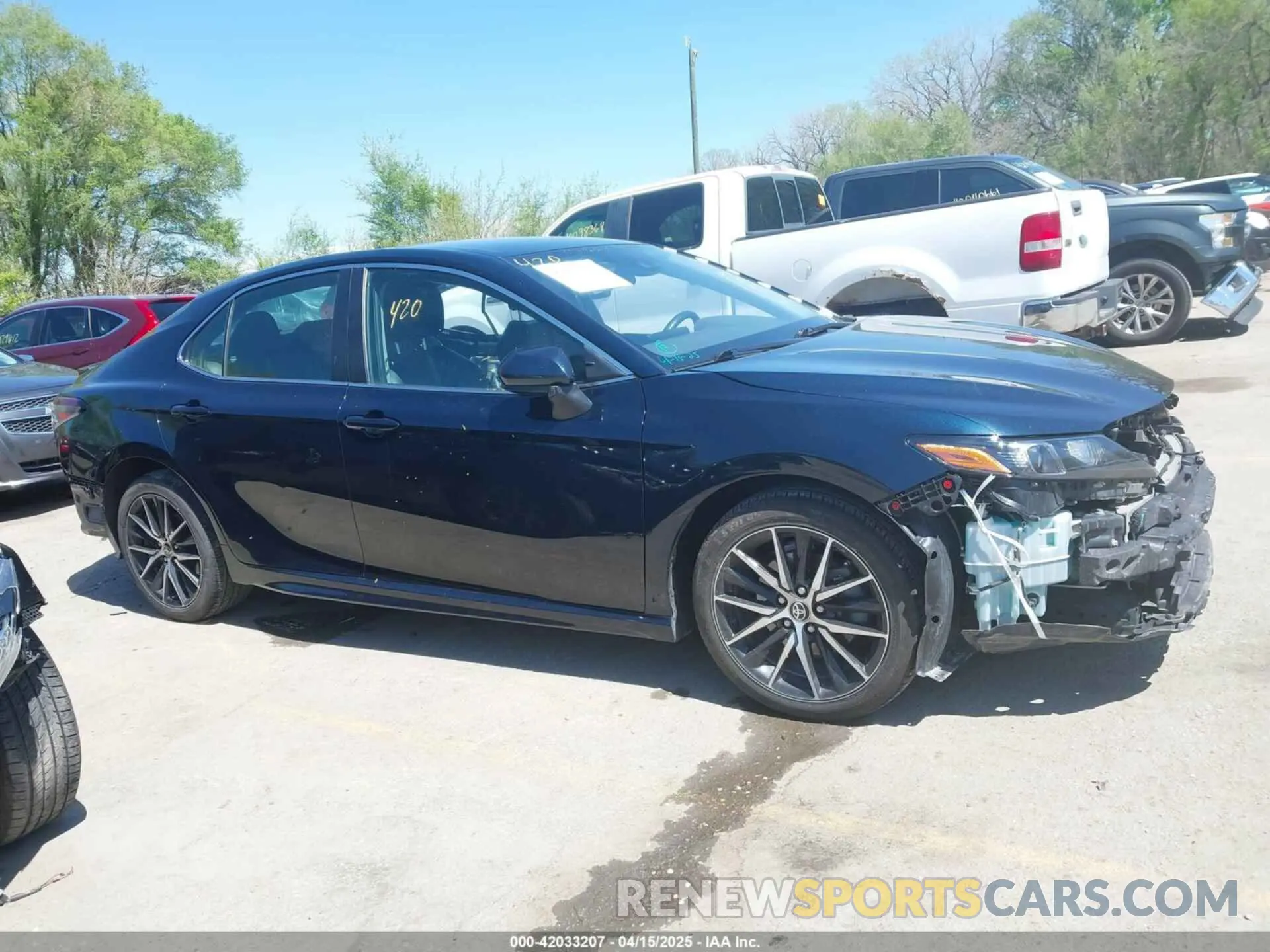 14 Photograph of a damaged car 4T1G11AK3MU462290 TOYOTA CAMRY 2021
