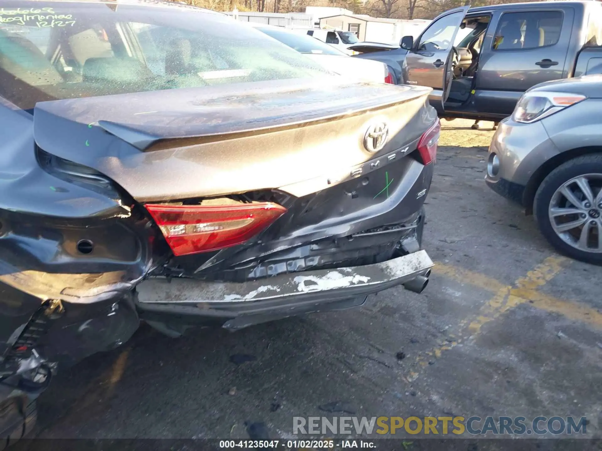 6 Photograph of a damaged car 4T1G11AK3MU472396 TOYOTA CAMRY 2021