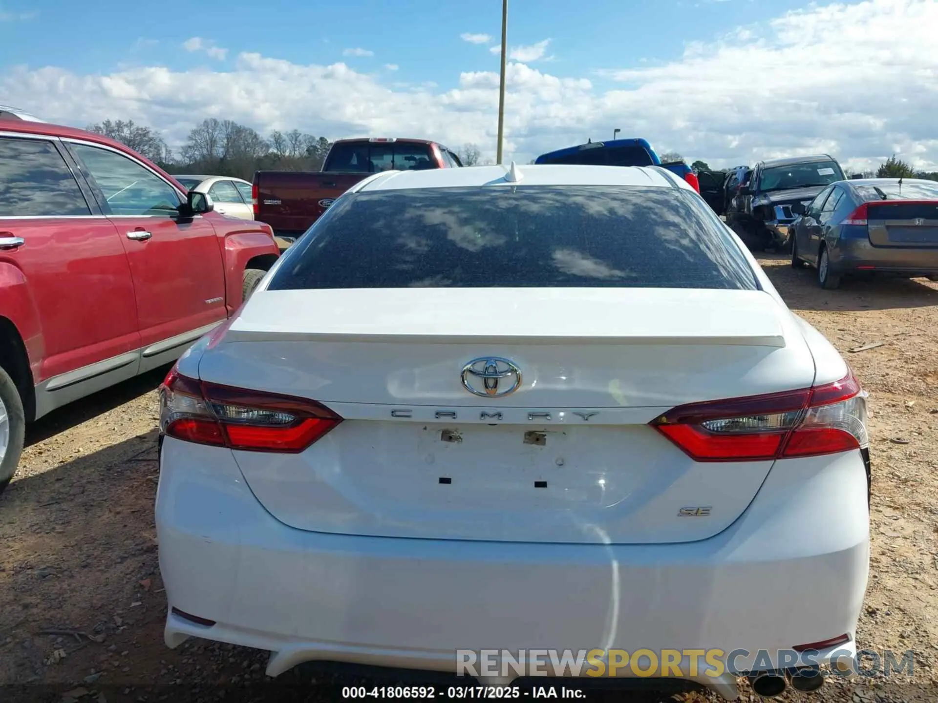 16 Photograph of a damaged car 4T1G11AK3MU513464 TOYOTA CAMRY 2021