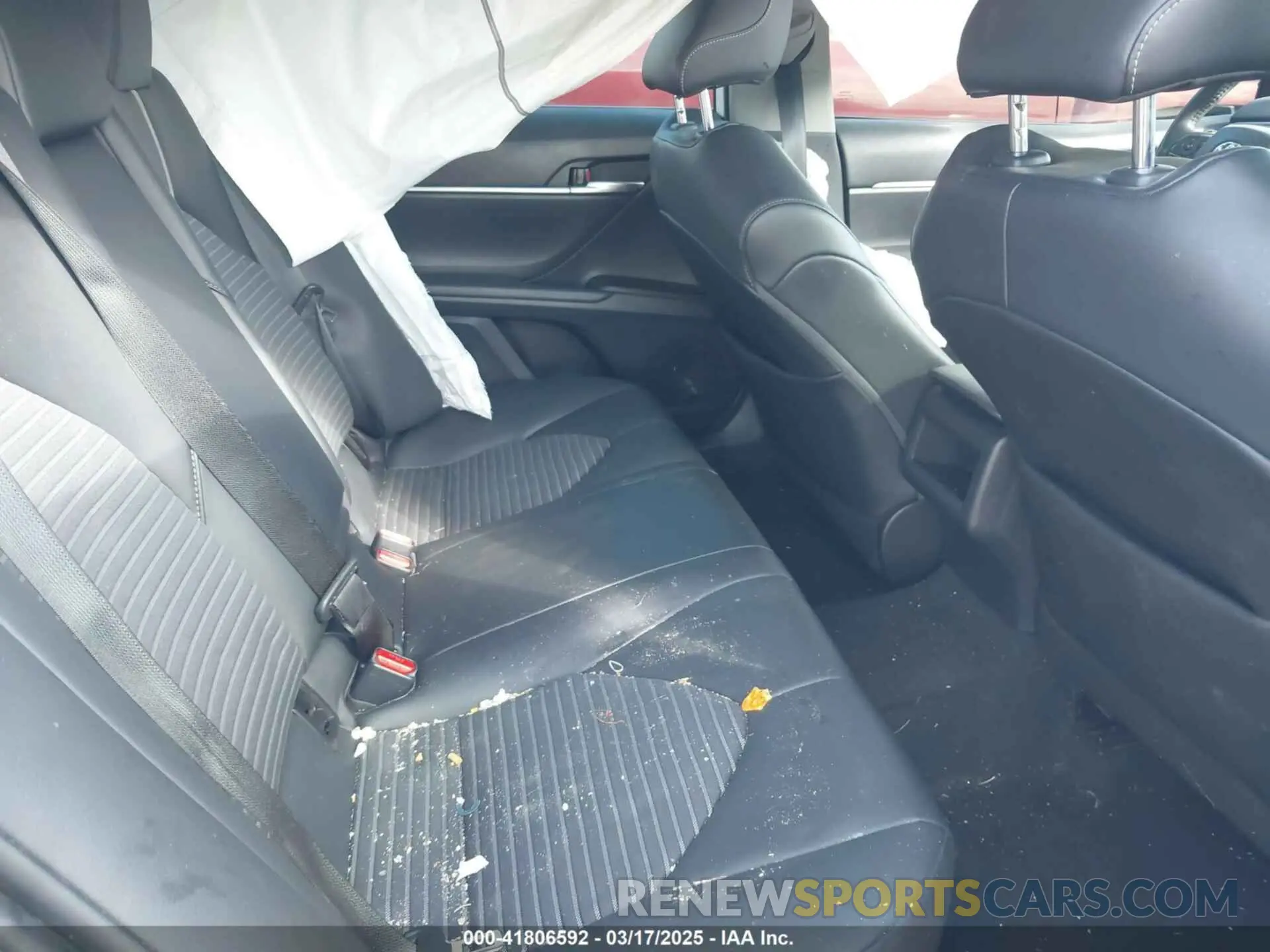 8 Photograph of a damaged car 4T1G11AK3MU513464 TOYOTA CAMRY 2021