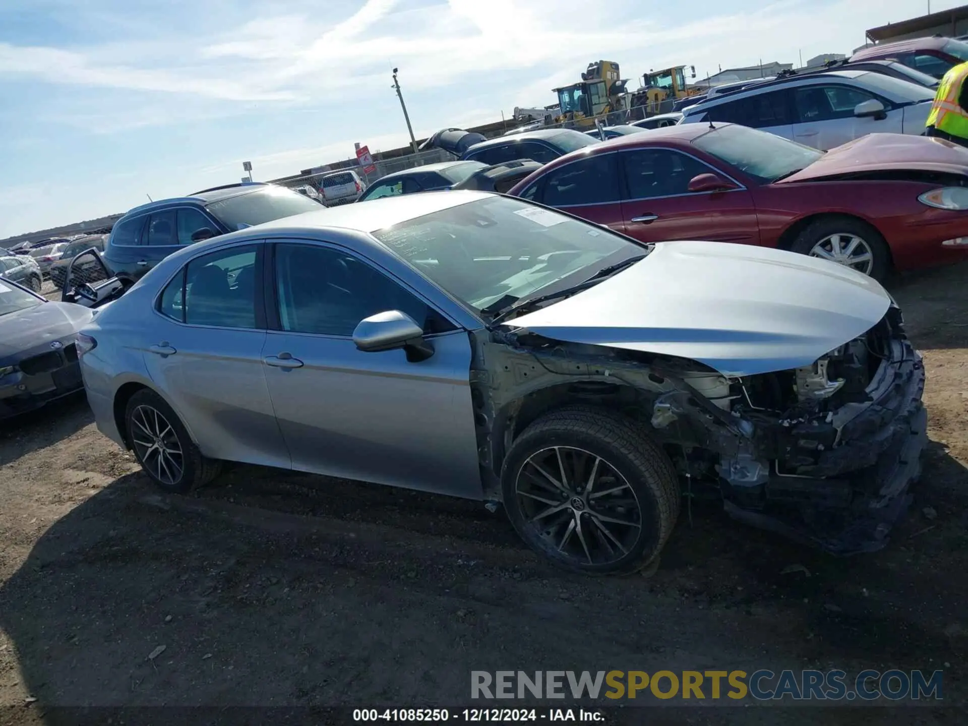 14 Photograph of a damaged car 4T1G11AK3MU522505 TOYOTA CAMRY 2021