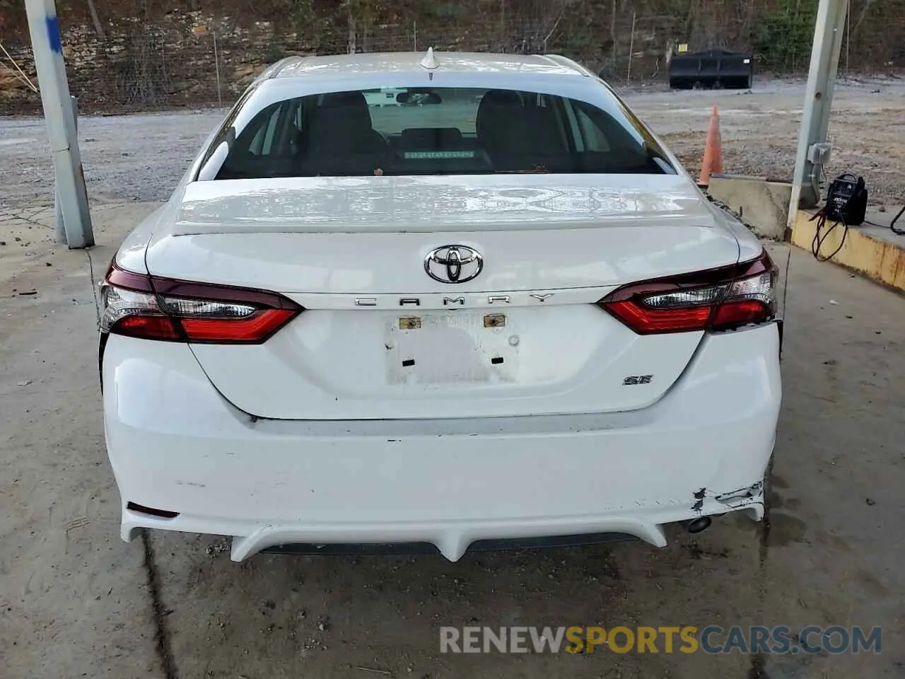 6 Photograph of a damaged car 4T1G11AK3MU530491 TOYOTA CAMRY 2021