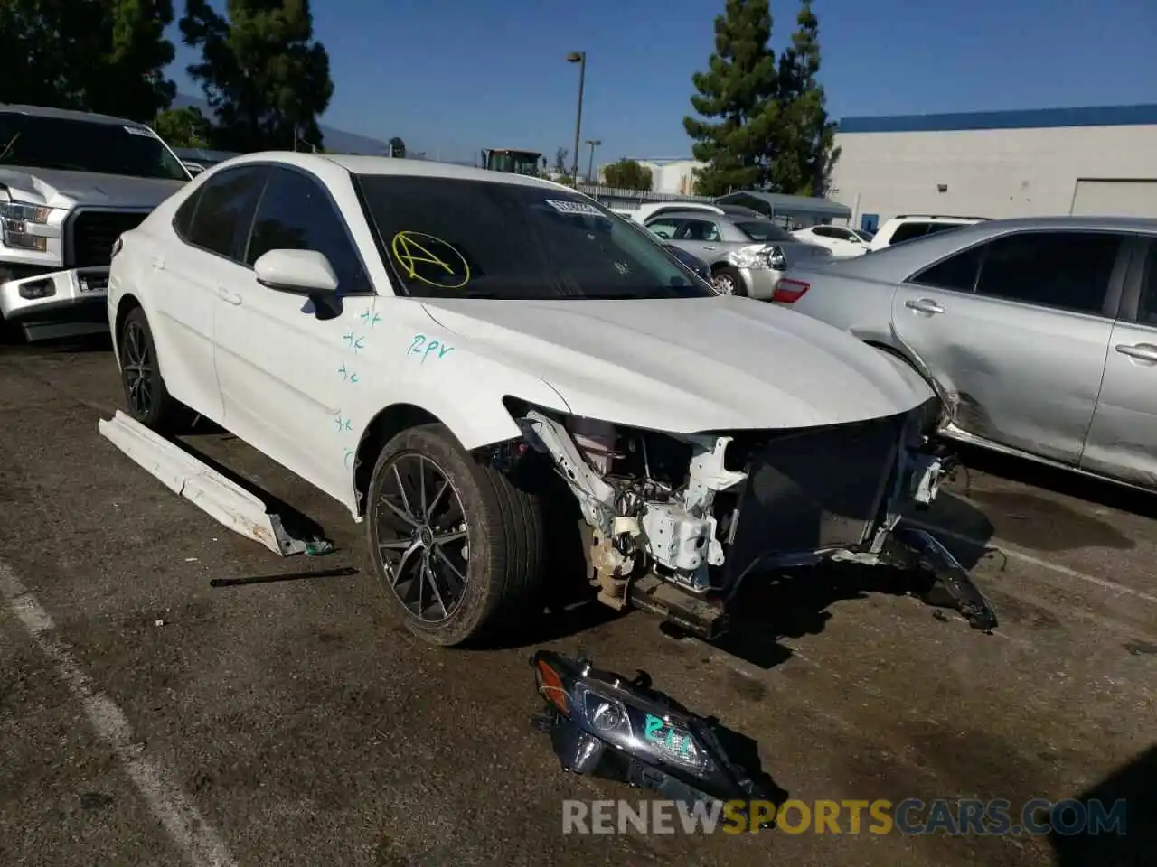 1 Photograph of a damaged car 4T1G11AK3MU535884 TOYOTA CAMRY 2021