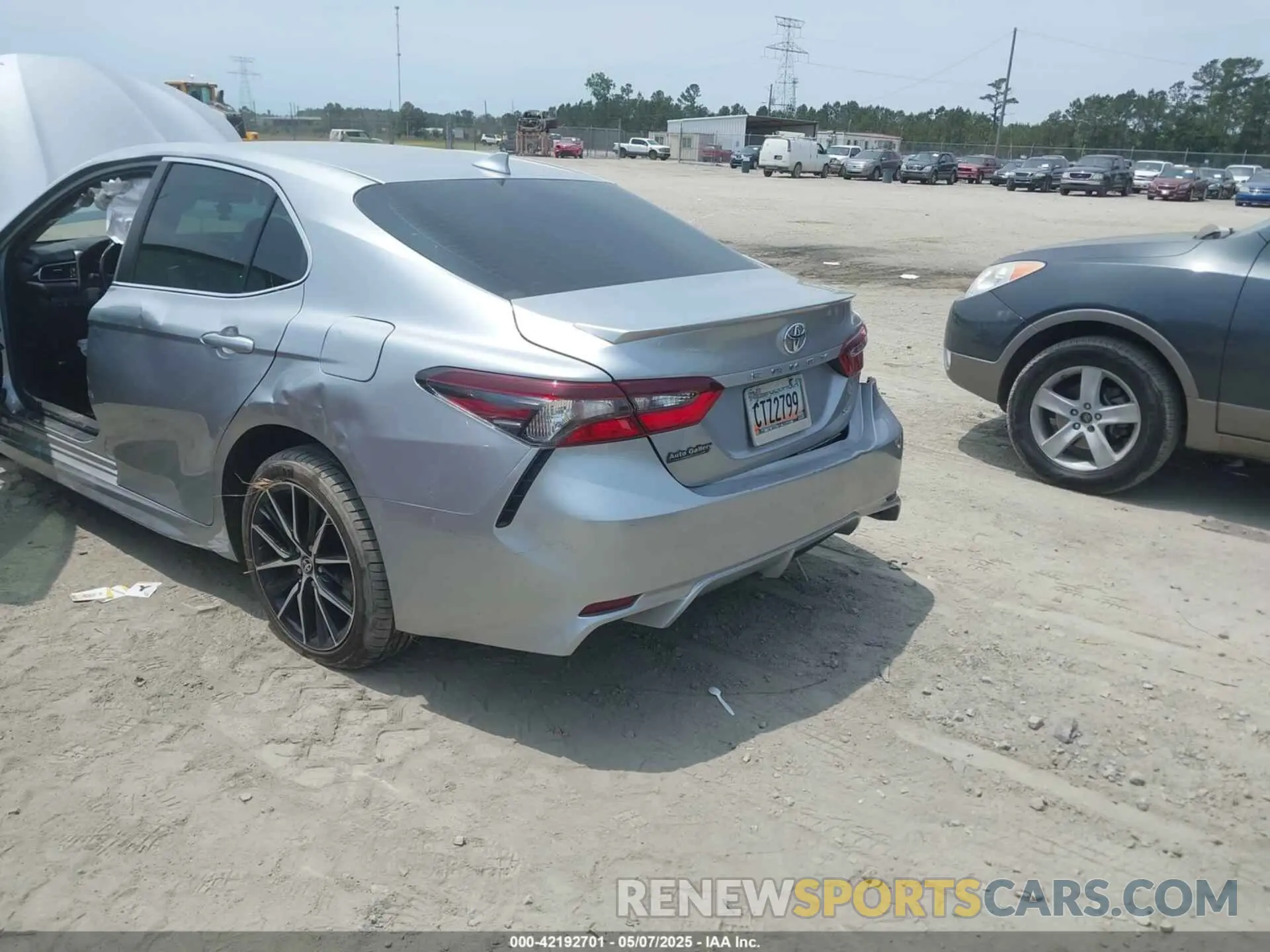 6 Photograph of a damaged car 4T1G11AK3MU542799 TOYOTA CAMRY 2021
