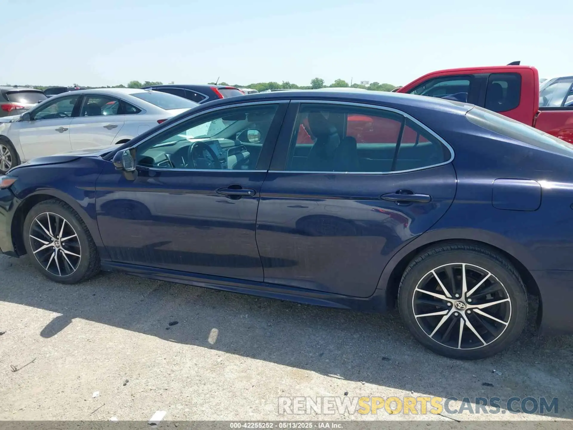 14 Photograph of a damaged car 4T1G11AK3MU552152 TOYOTA CAMRY 2021
