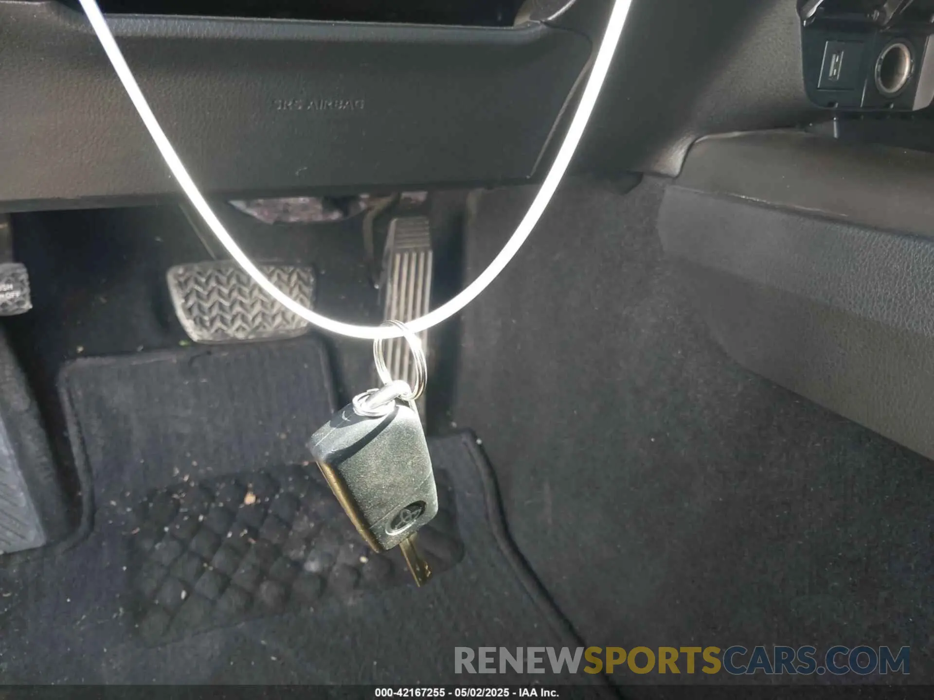17 Photograph of a damaged car 4T1G11AK3MU576595 TOYOTA CAMRY 2021