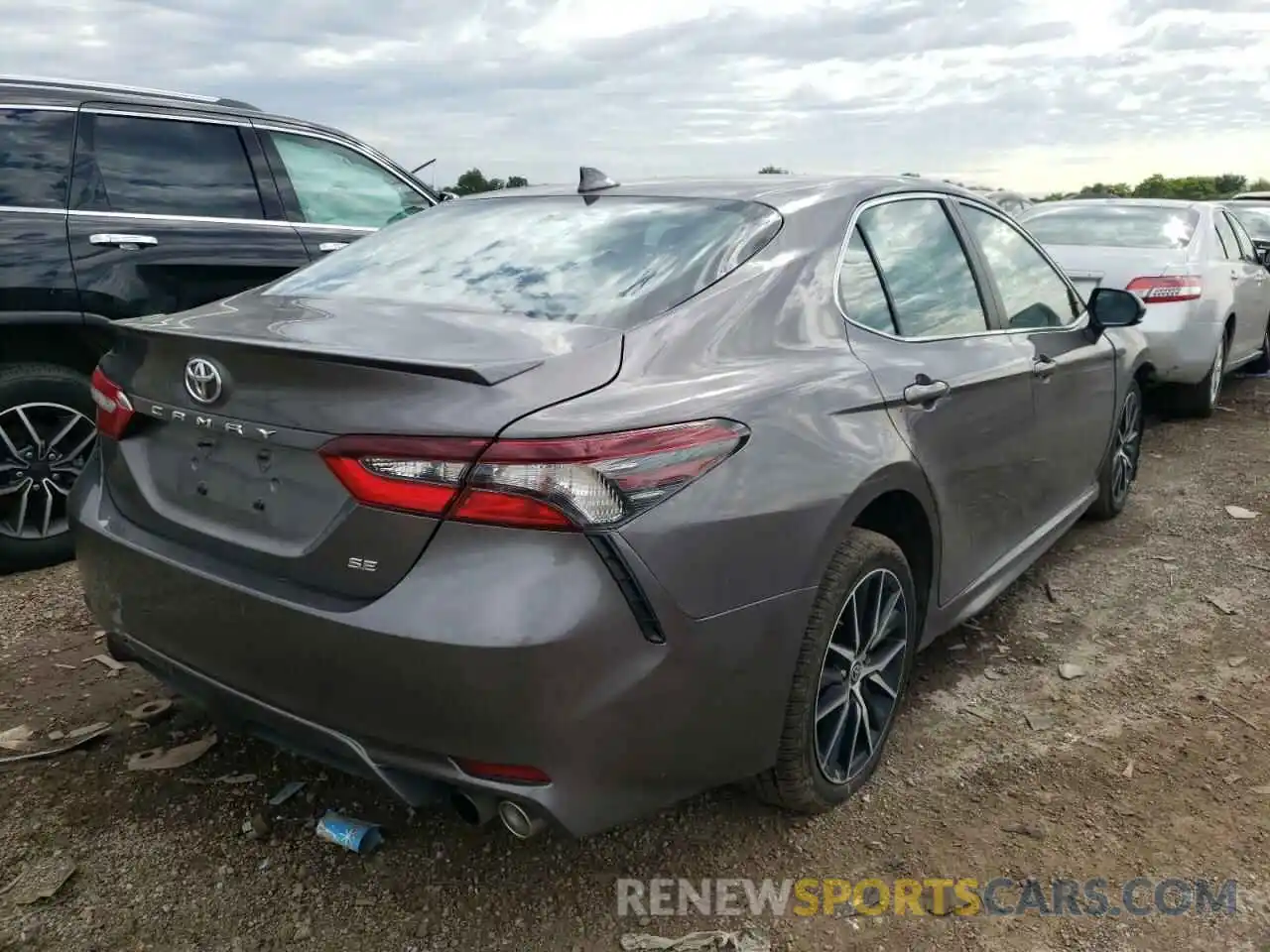 4 Photograph of a damaged car 4T1G11AK3MU586351 TOYOTA CAMRY 2021