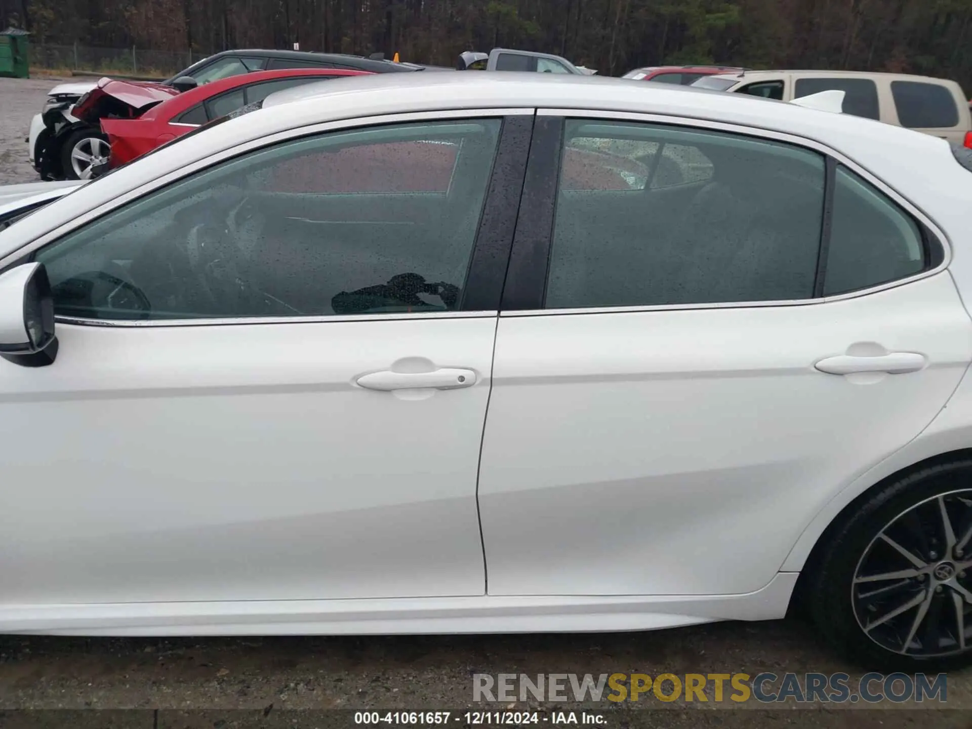 14 Photograph of a damaged car 4T1G11AK3MU610051 TOYOTA CAMRY 2021
