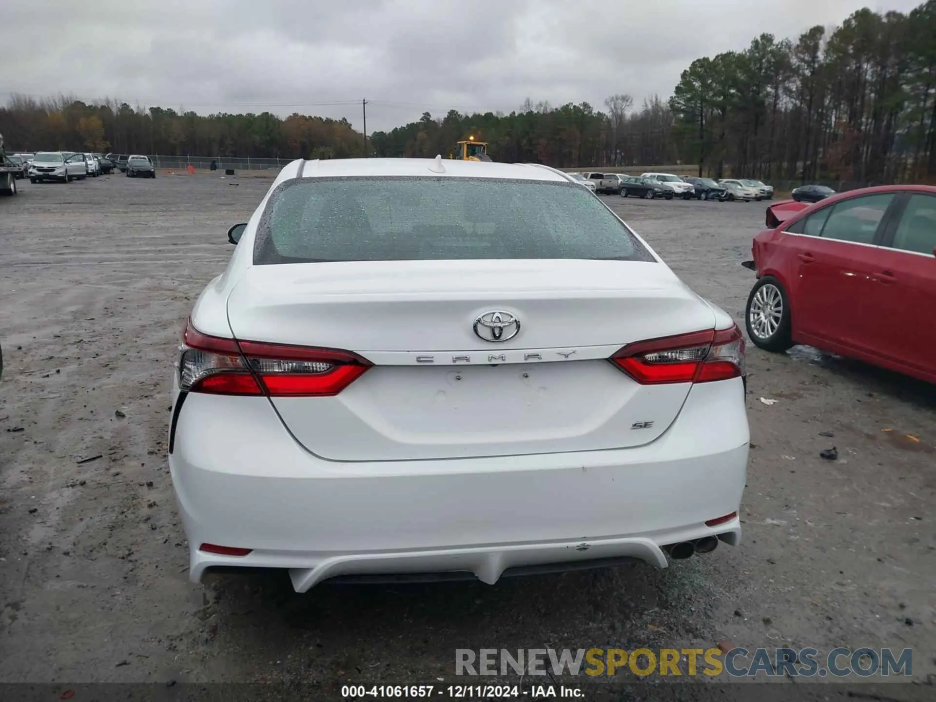16 Photograph of a damaged car 4T1G11AK3MU610051 TOYOTA CAMRY 2021