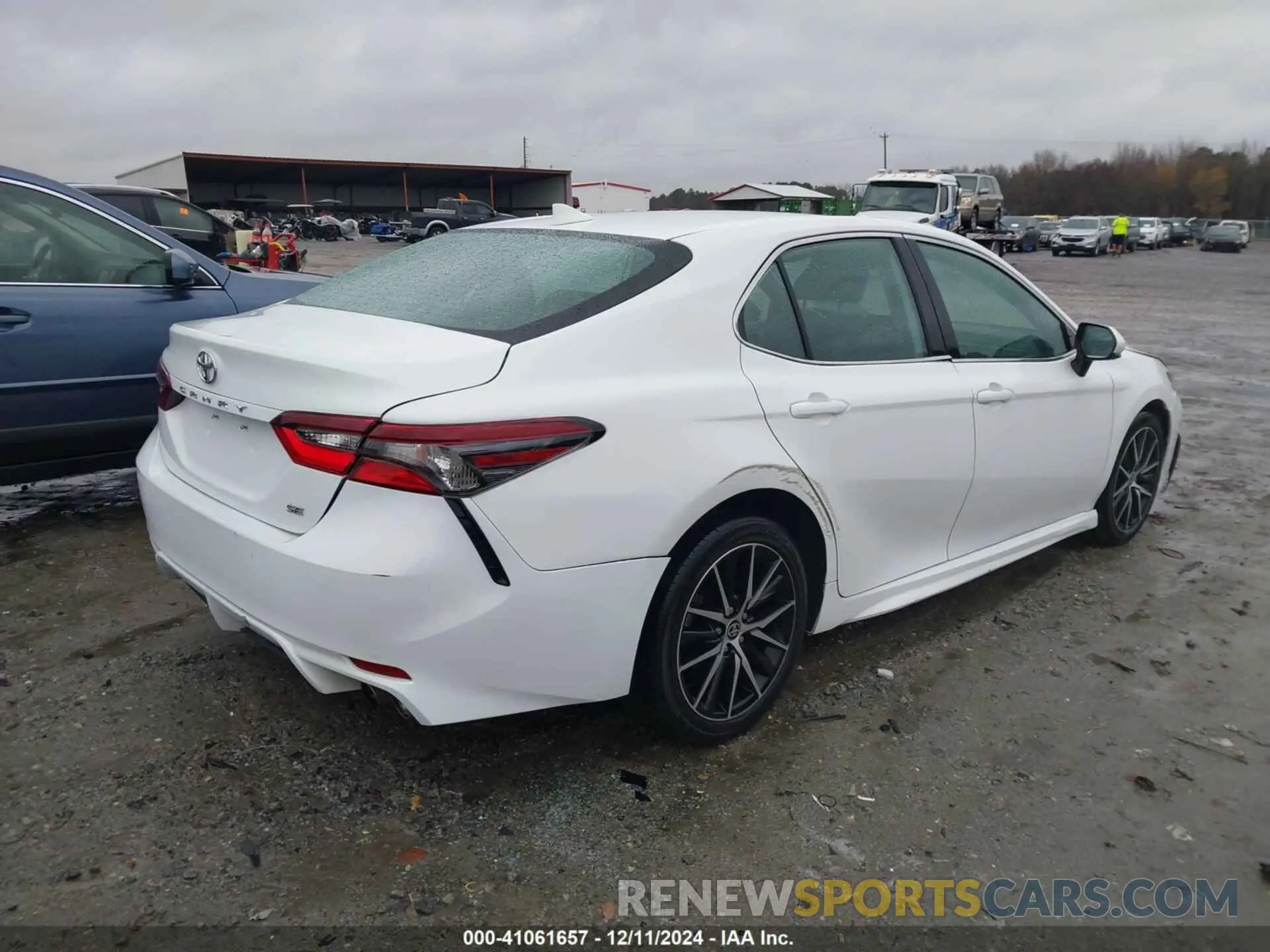 4 Photograph of a damaged car 4T1G11AK3MU610051 TOYOTA CAMRY 2021