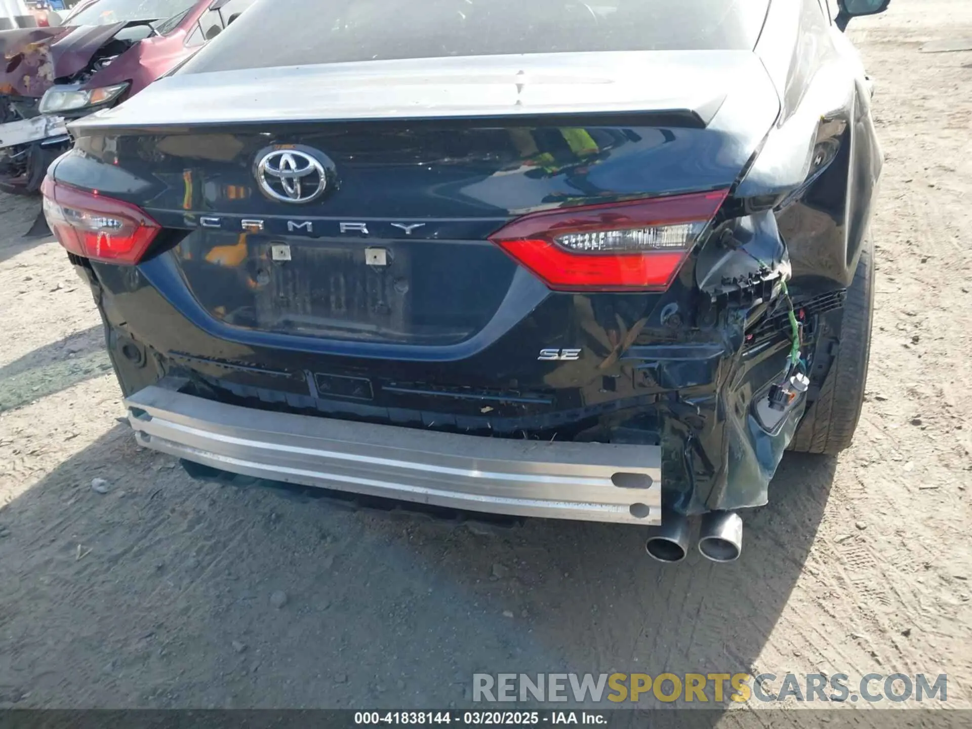 18 Photograph of a damaged car 4T1G11AK4MU422364 TOYOTA CAMRY 2021
