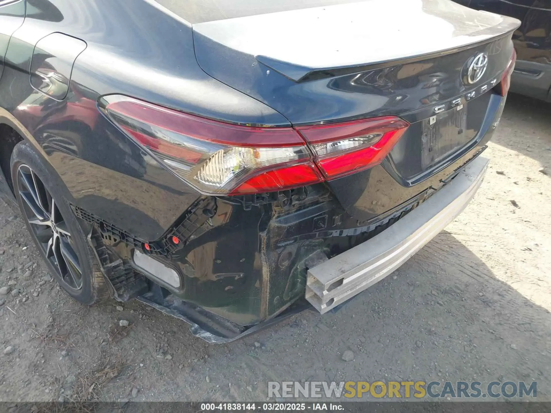 19 Photograph of a damaged car 4T1G11AK4MU422364 TOYOTA CAMRY 2021